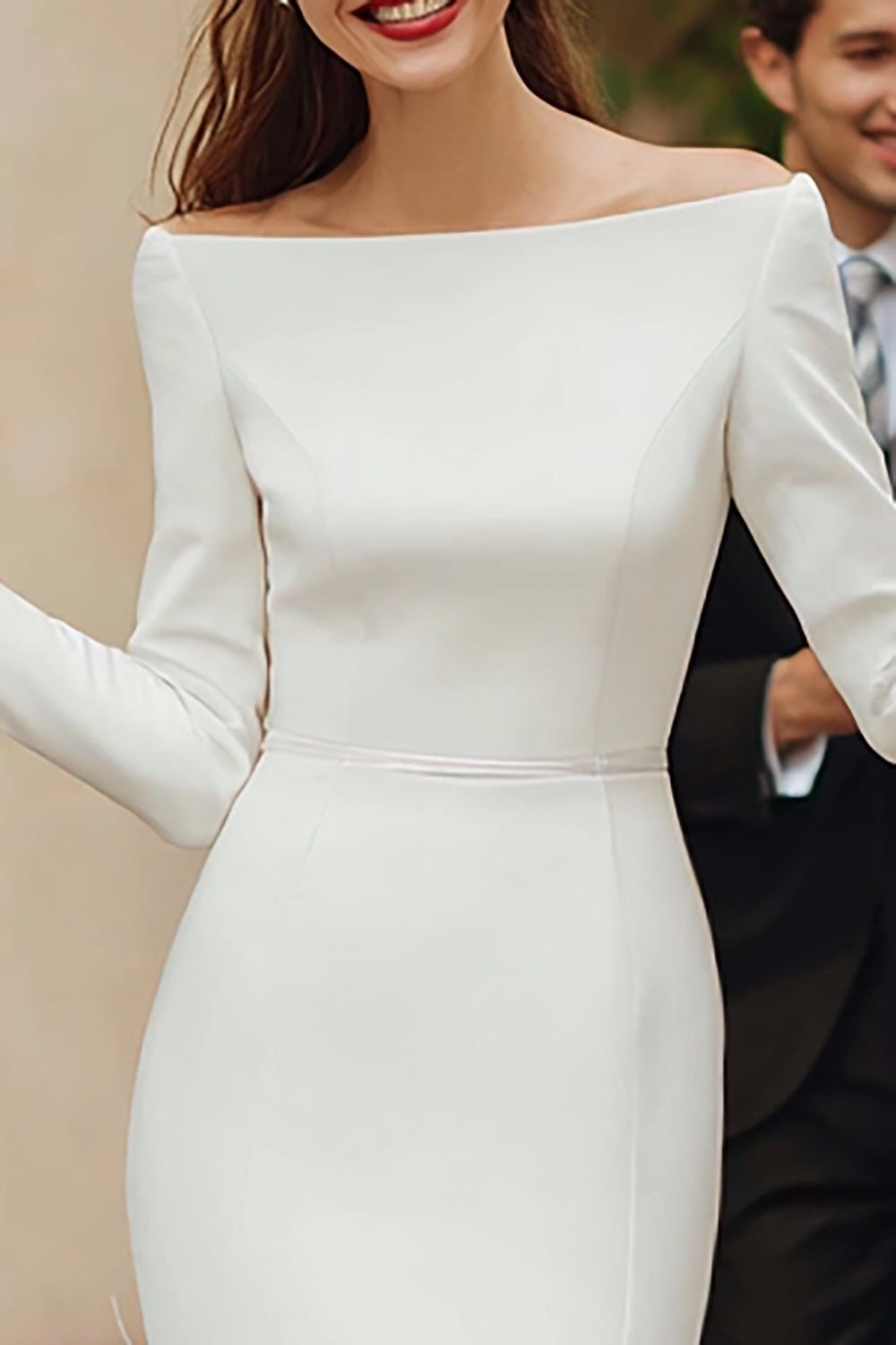 Robe de fiançailles mi-longue moulante ivoire avec franges