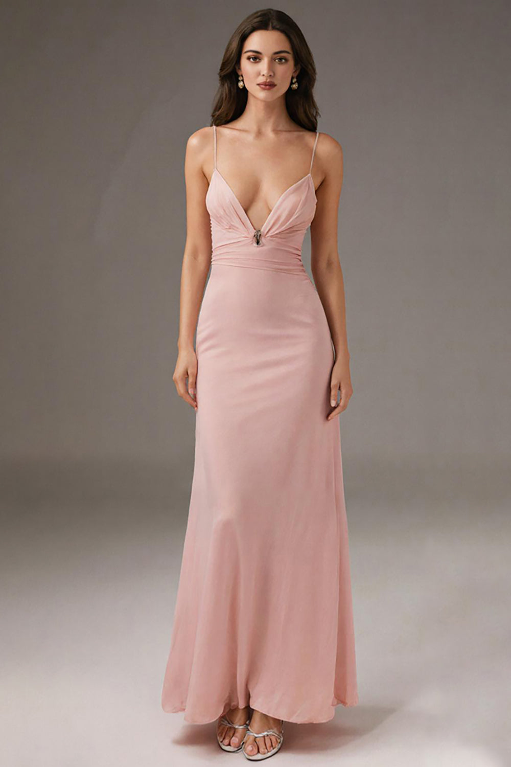 Vestido de noche estilo tubo con tirantes finos de color rosa