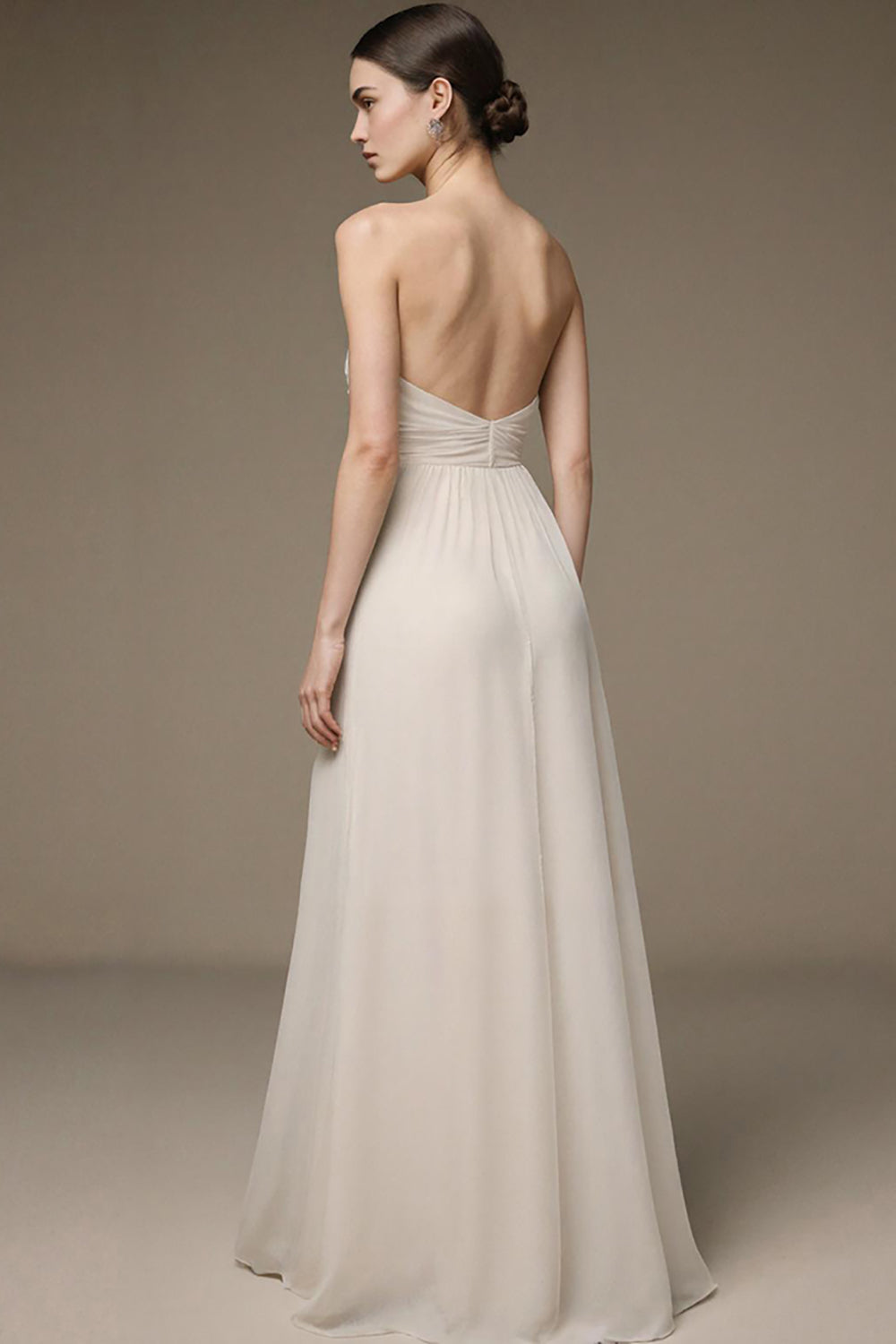 Robe de soirée longue trapèze ivoire sans bretelles