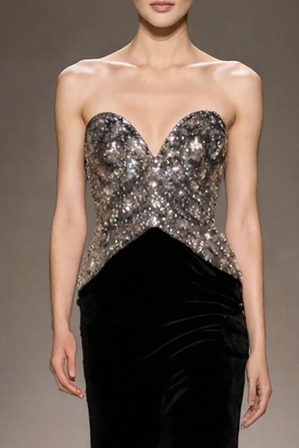 Robe de soirée sirène en velours noir pailleté sans bretelles