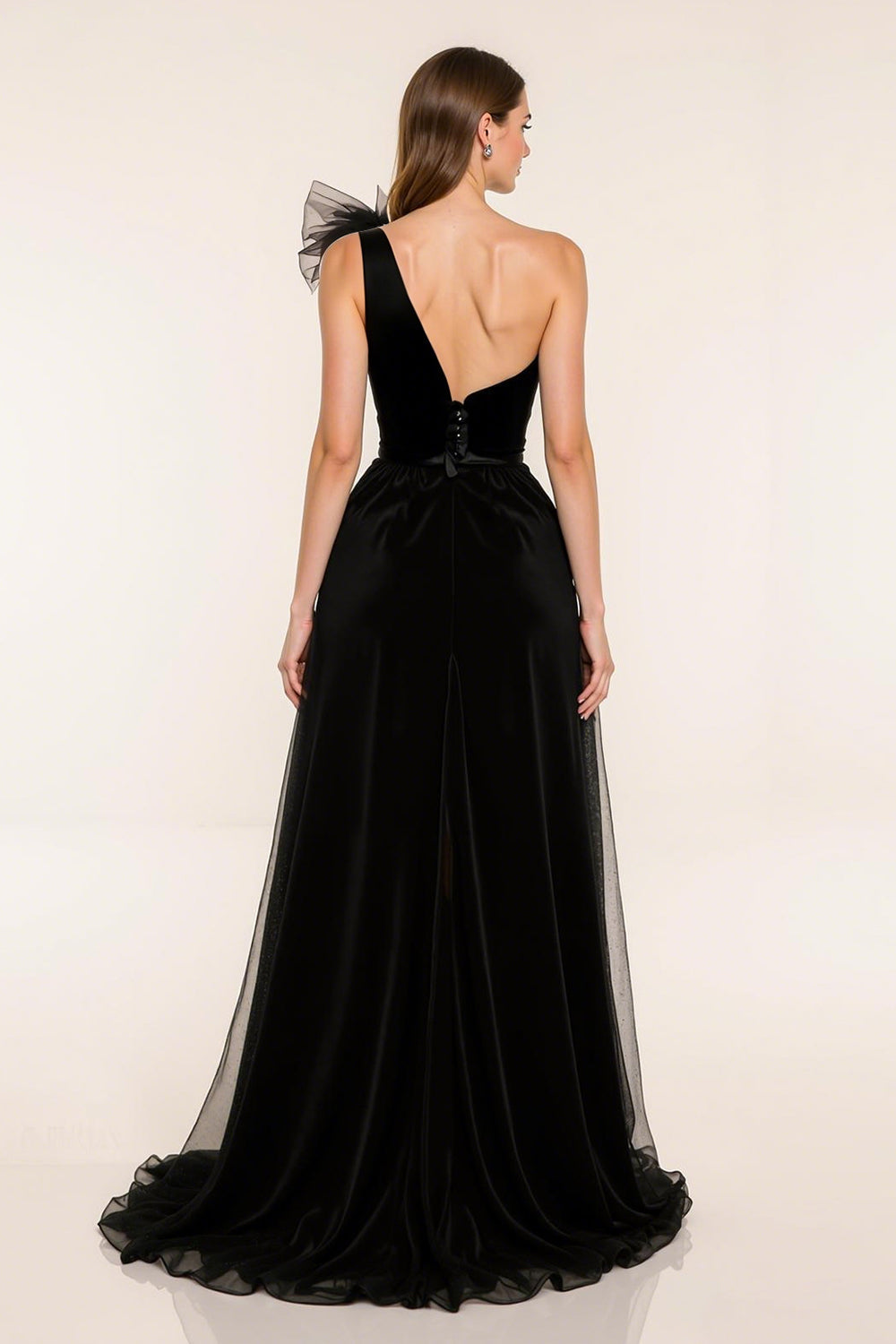 Robe de soirée noire asymétrique A-line avec fente