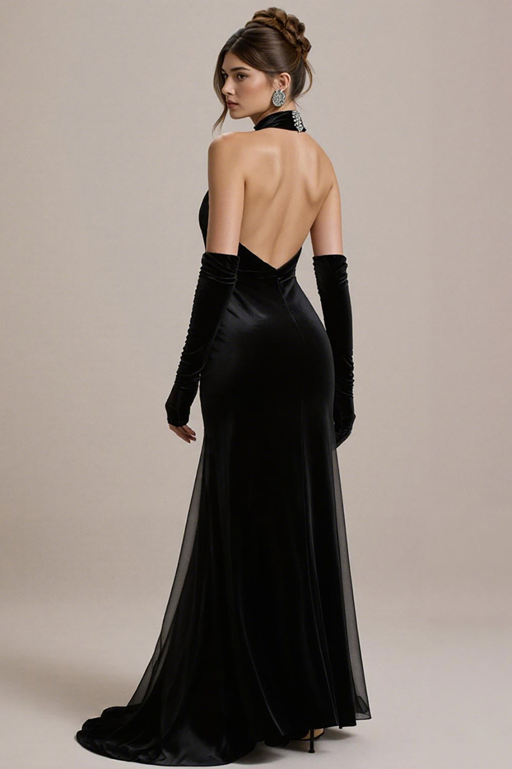 Robe de soirée noire longue fourreau licou avec fente et découpe en trou de serrure