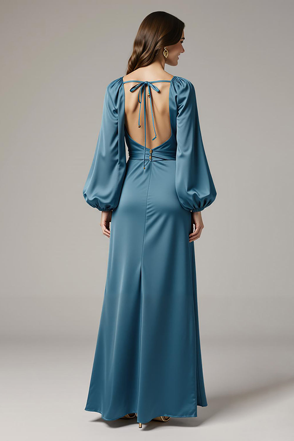 Robe de soirée longue grise et bleue en satin avec col en V et manches