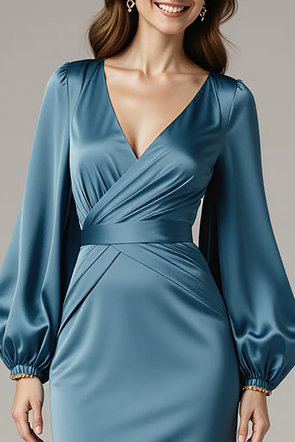 Robe de soirée longue grise et bleue en satin avec col en V et manches