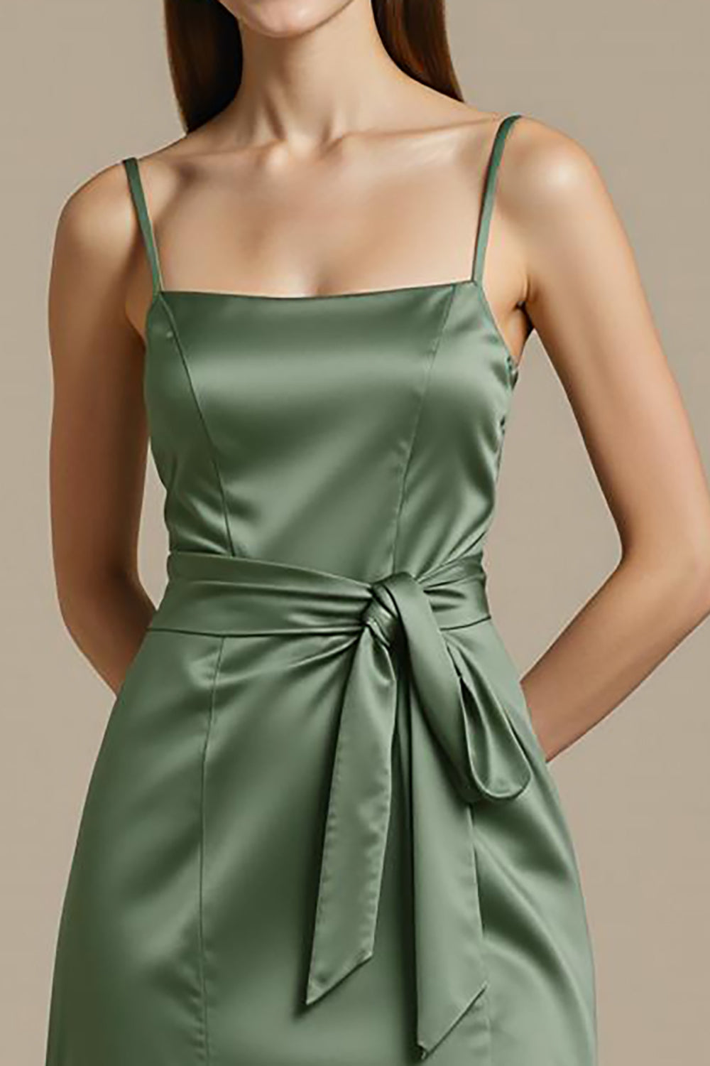 Robe de soirée longue trapèze en satin vert clair avec fente