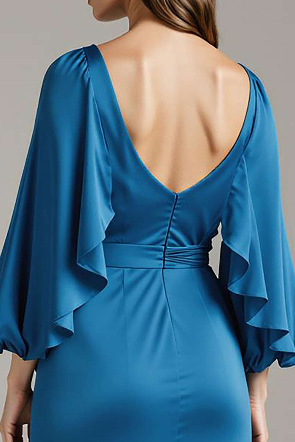Vestido de gala largo de satén azul rey con escote en V y mangas