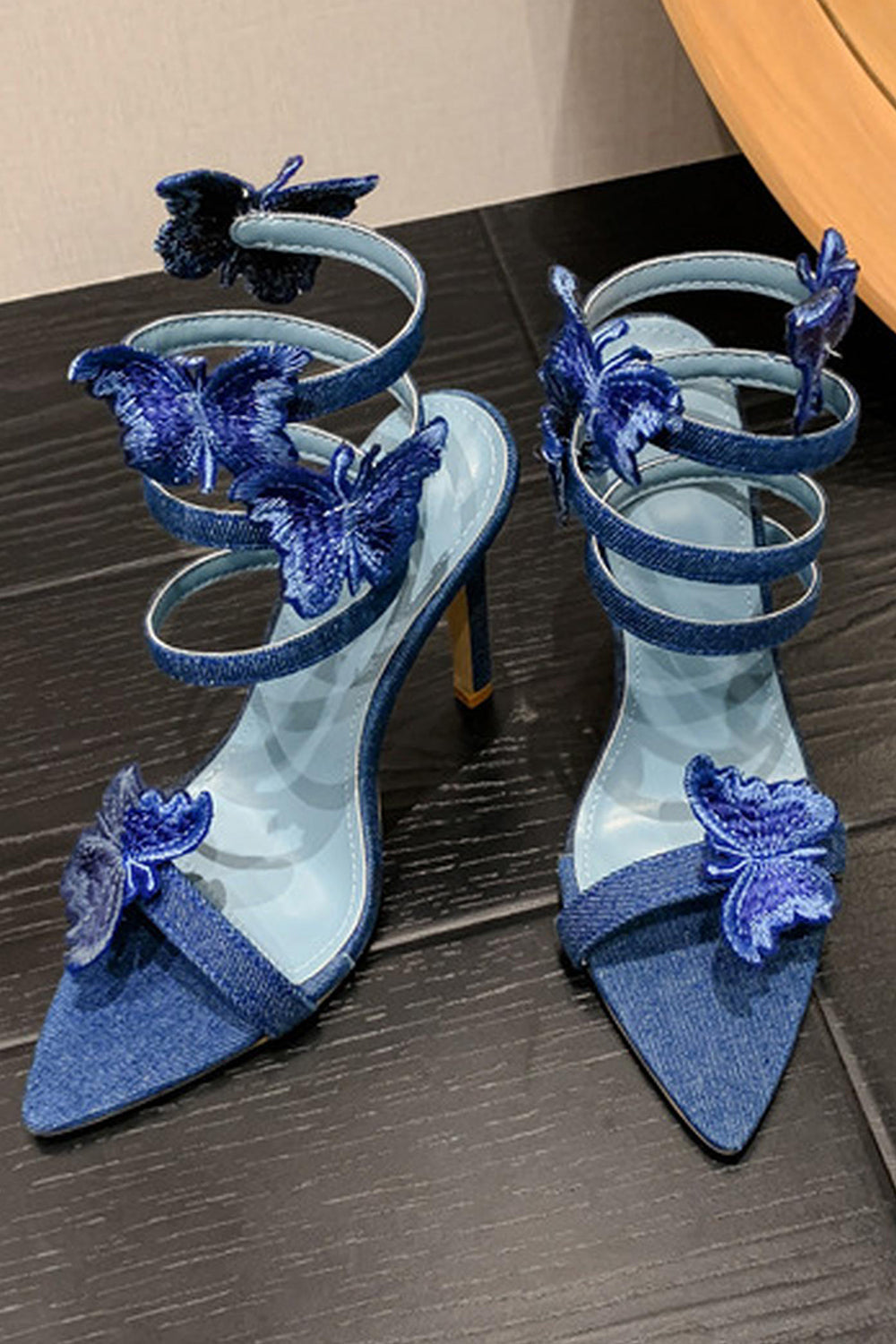 Sandales à talons hauts aiguille bleues à brides et papillons