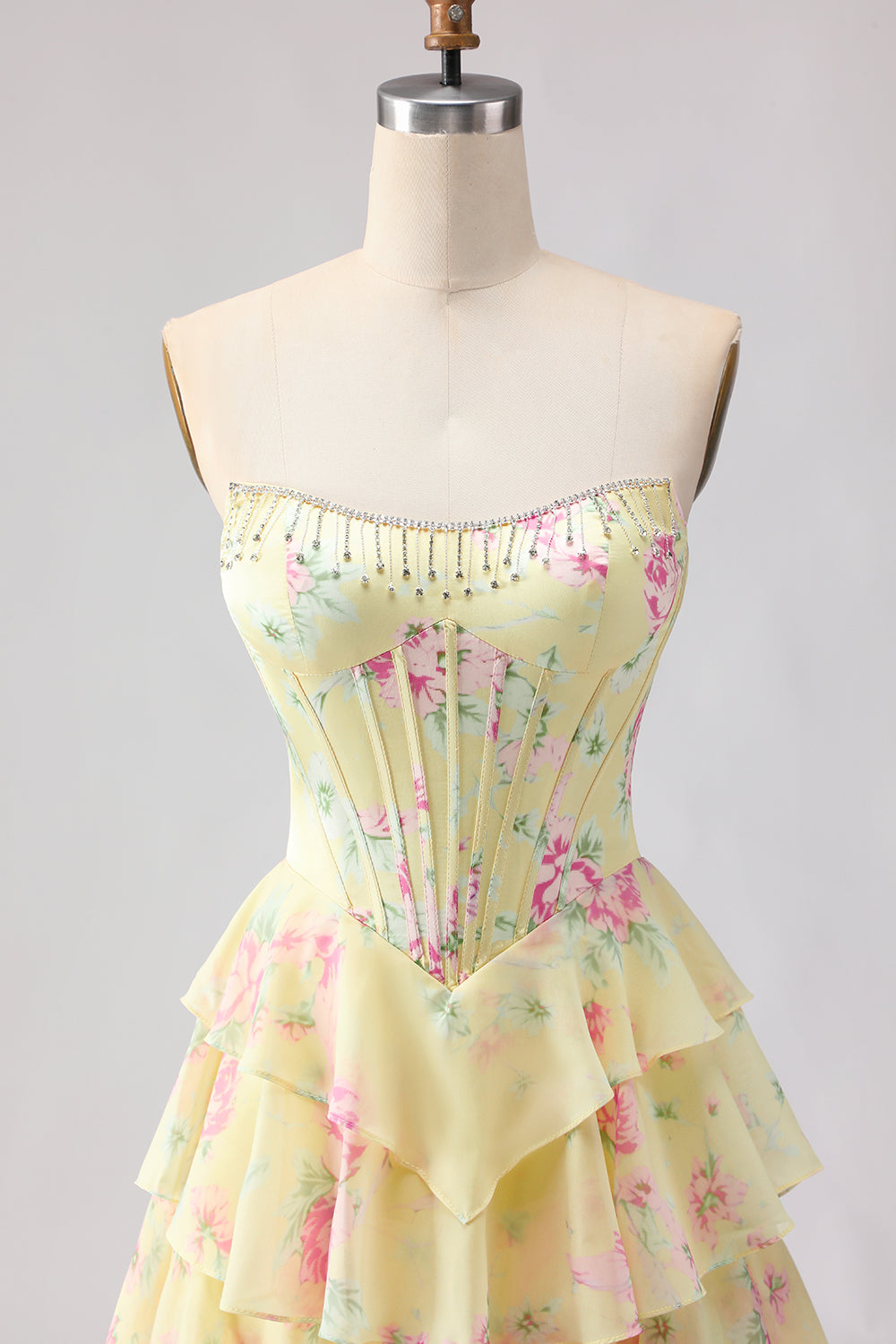 Robe de bal longue bleu foncé sans bretelles coupe trapèze avec bustier corset floral et jupe en mousseline à volants
