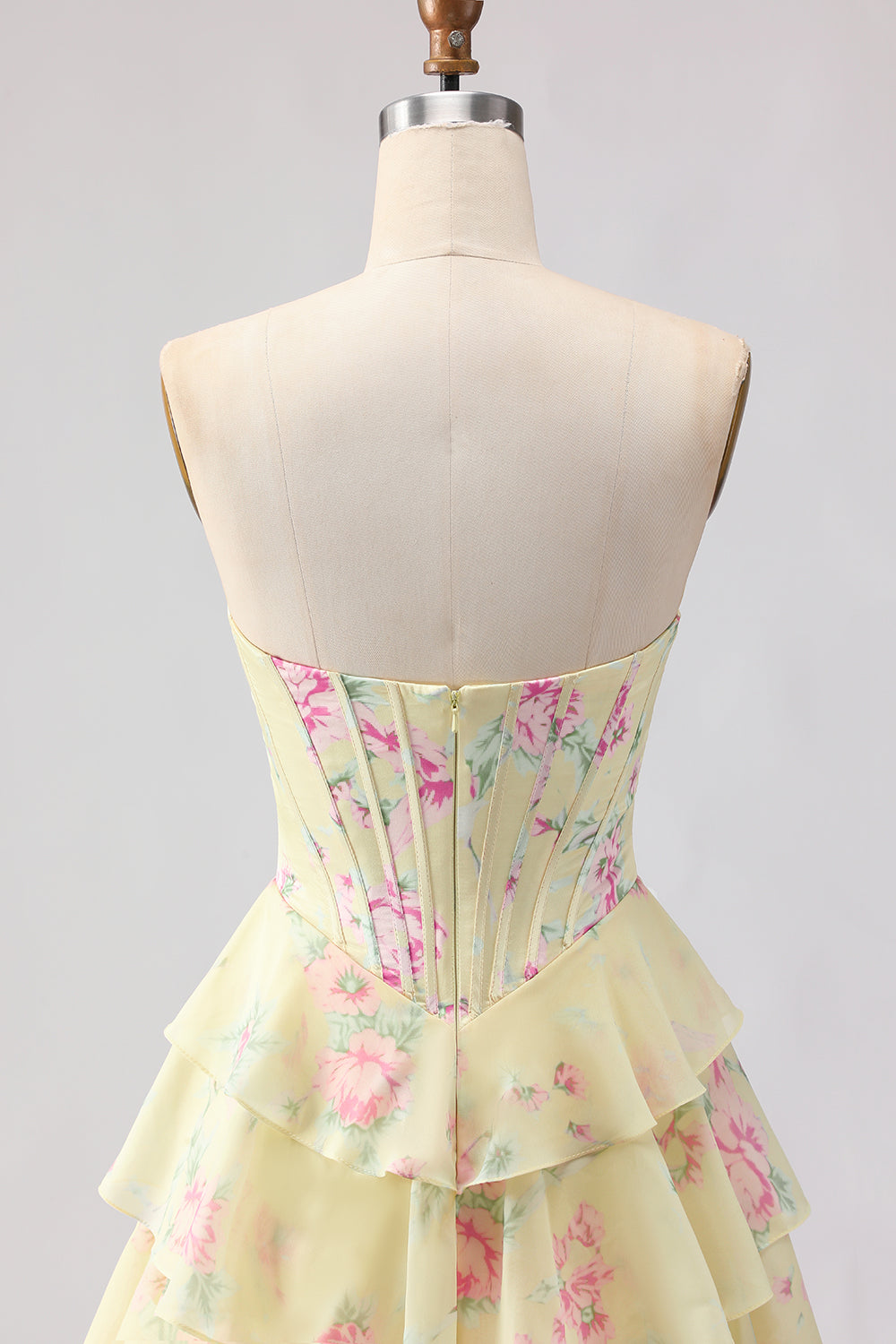 Robe de bal longue bleu foncé sans bretelles coupe trapèze avec bustier corset floral et jupe en mousseline à volants