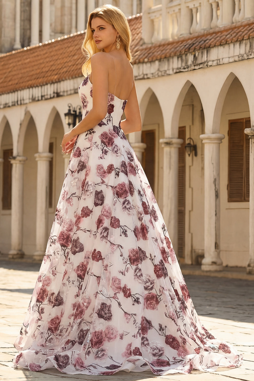 Robe de bal longue sans bretelles rouge et blanche avec fente, taille basque et coupe trapèze