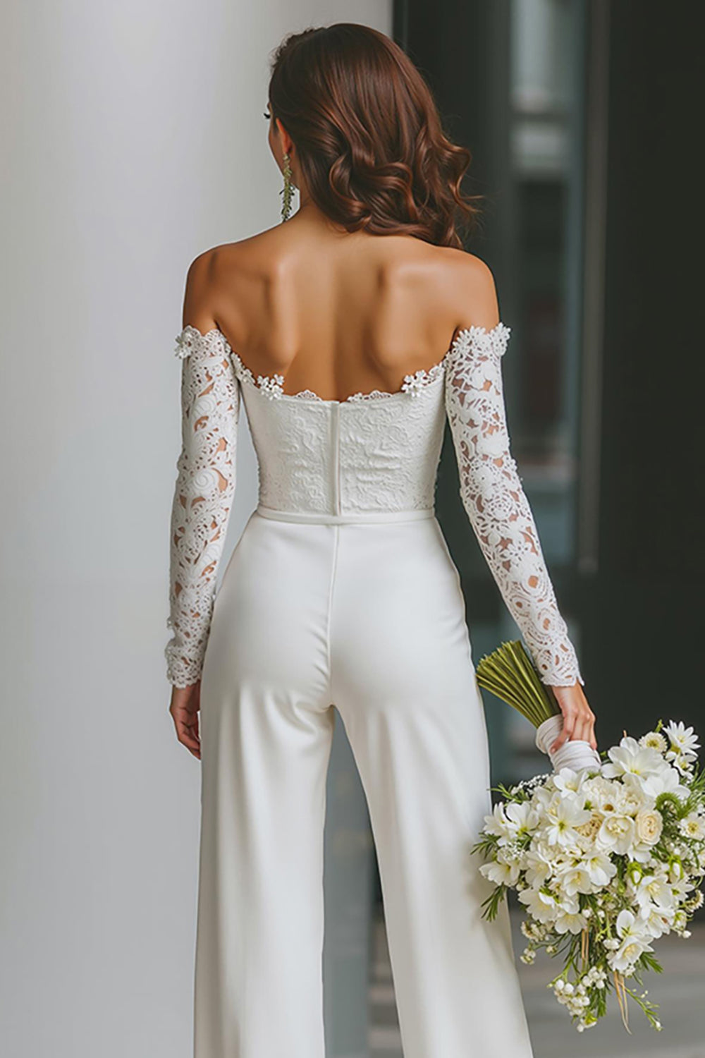 Combinaisons de mariée blanches en dentelle à épaules dénudées avec poches
