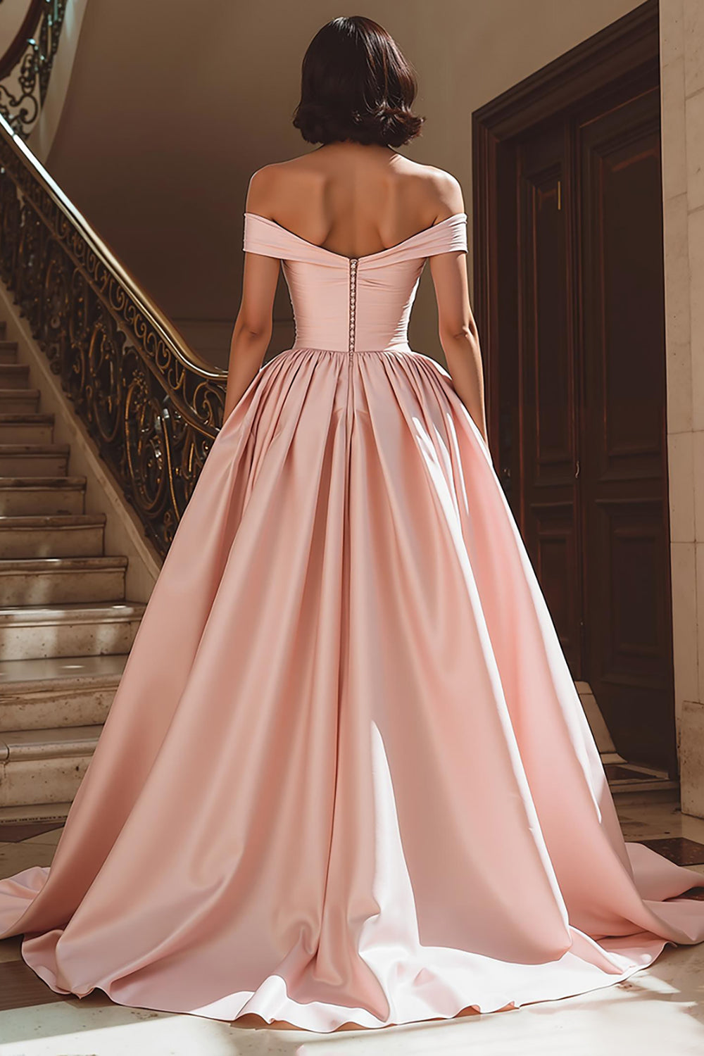 Robe de mariée bustier en satin blanc à traîne avec fente