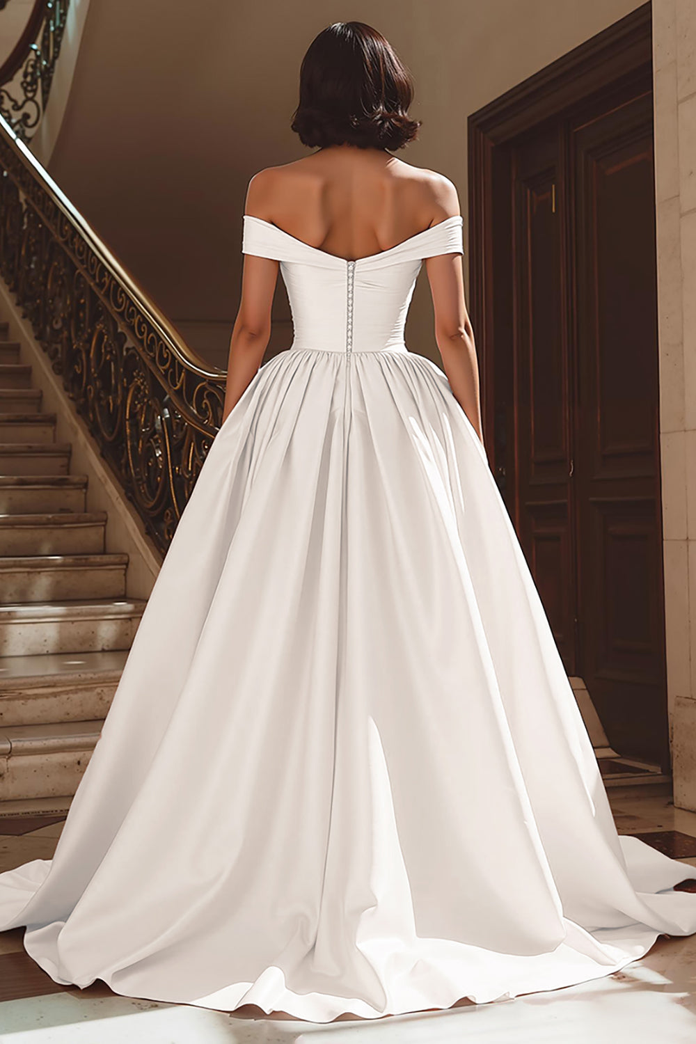 Robe de mariée bustier en satin blanc à traîne avec fente