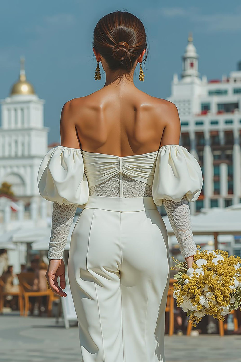 Combinaisons de mariée en dentelle blanche ruchée avec épaules dénudées
