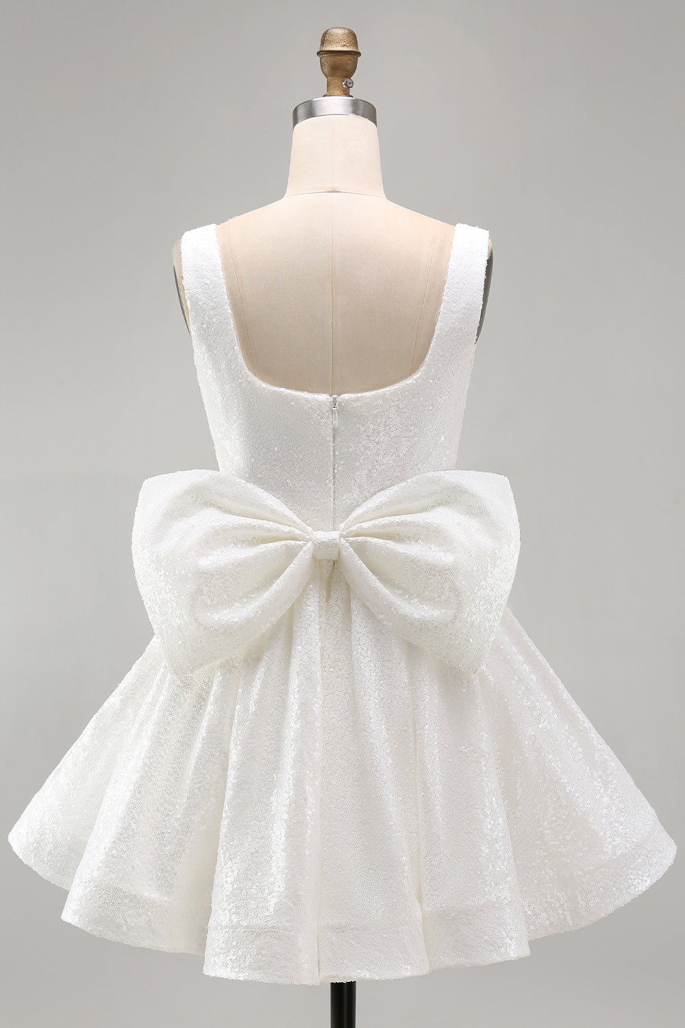 Robe courte de bal de promo en forme de trapèze à encolure carrée en ivoire pailleté et sequins, avec grand nœud au dos