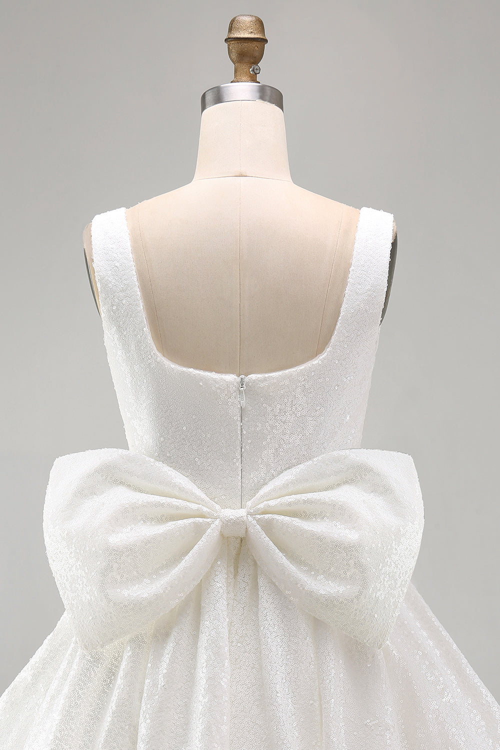 Robe courte de bal de promo en forme de trapèze à encolure carrée en ivoire pailleté et sequins, avec grand nœud au dos