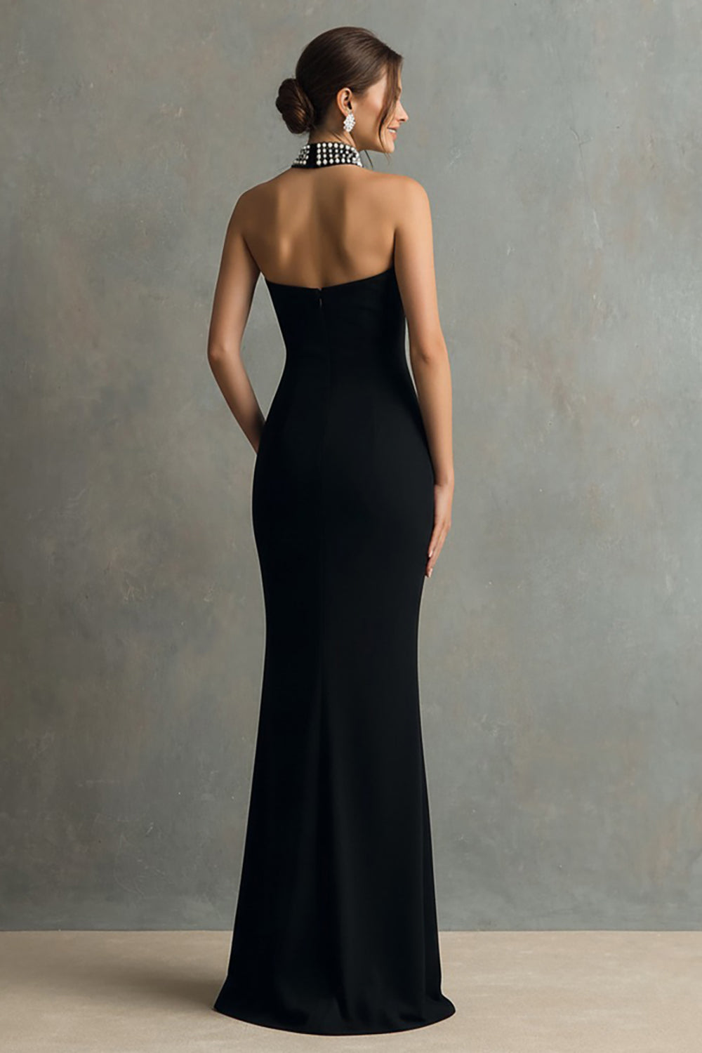 Robe fourreau longue de soirée noire scintillante perlée