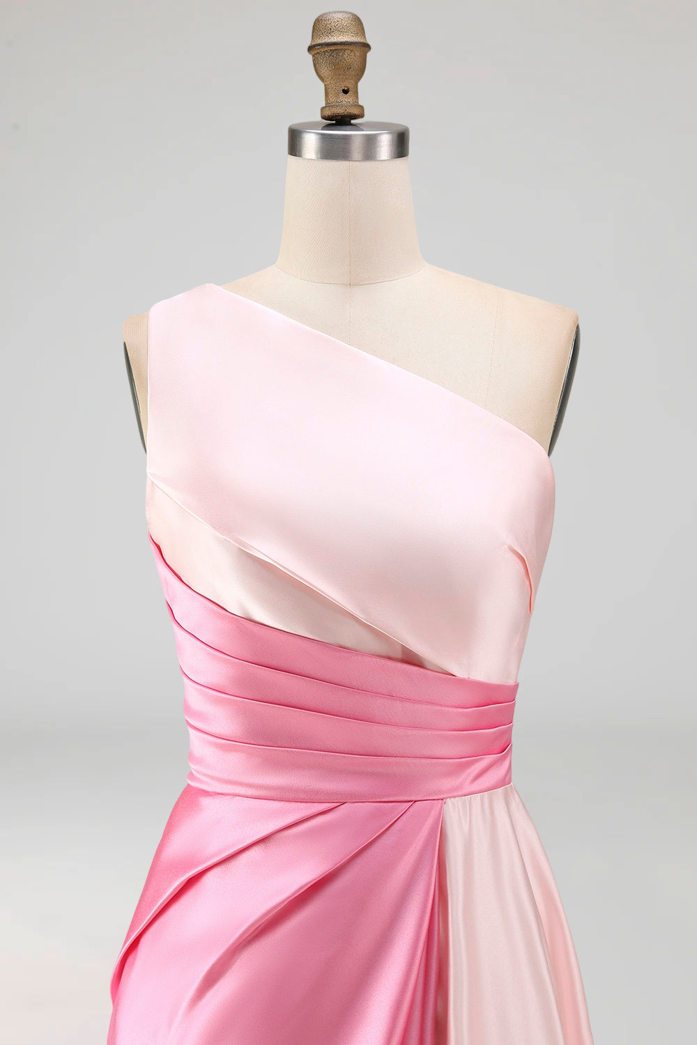 Robe de soirée rose plissée asymétrique à coupe trapèze