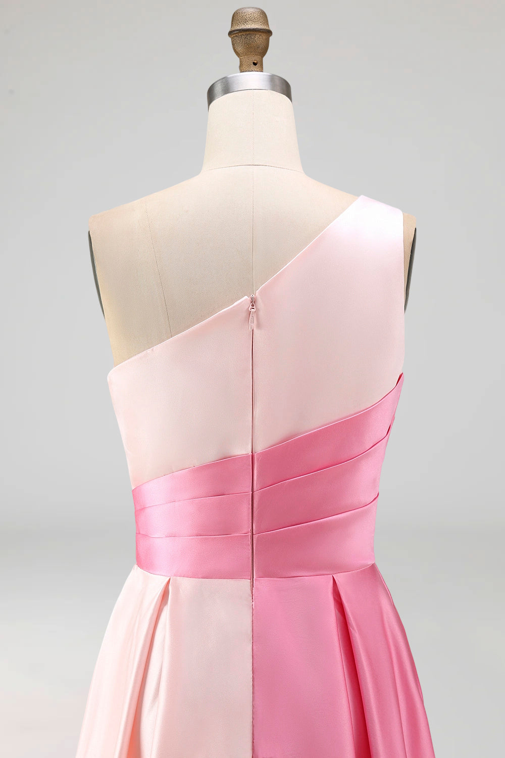 Robe de soirée rose plissée asymétrique à coupe trapèze