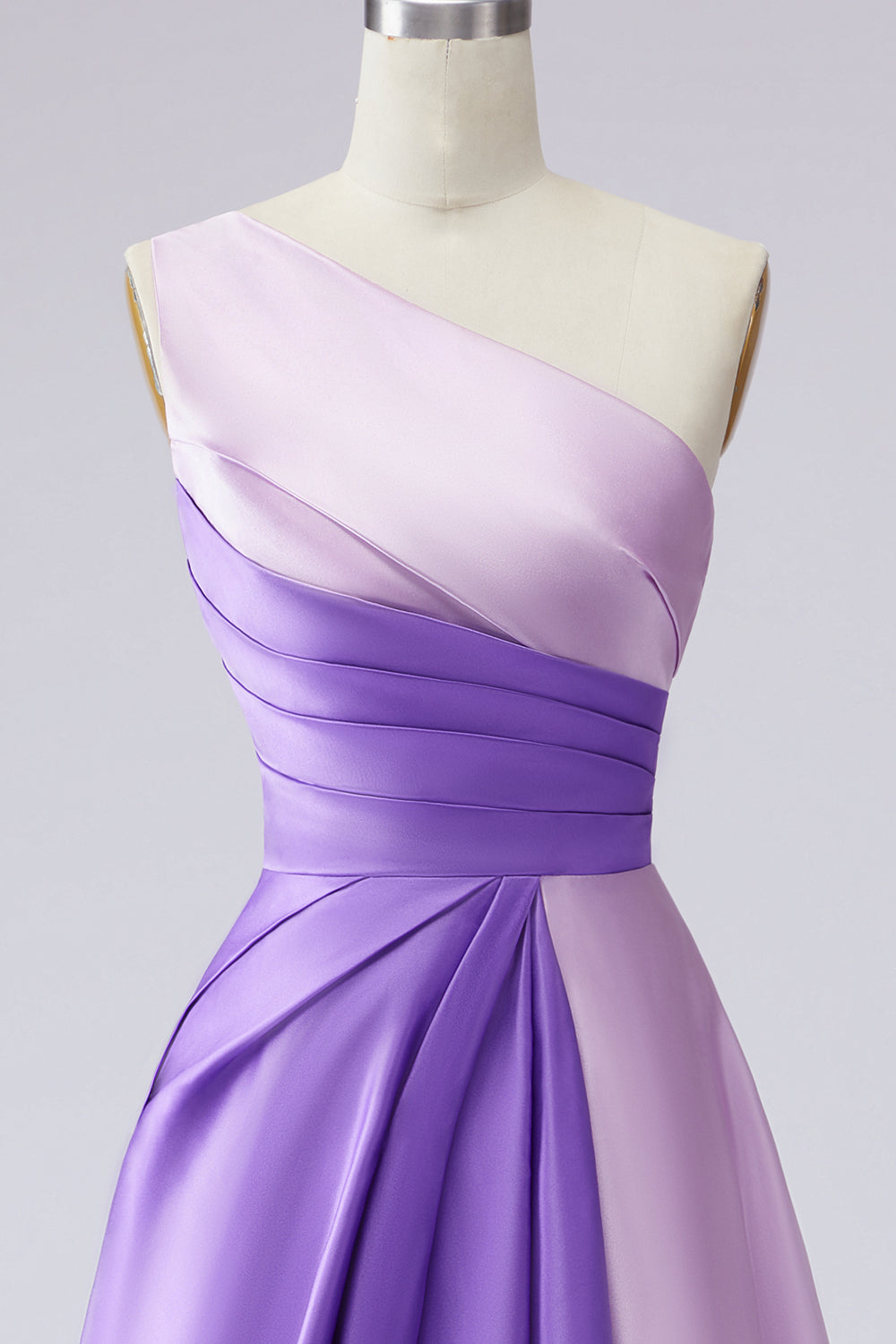 Robe de soirée rose plissée asymétrique à coupe trapèze