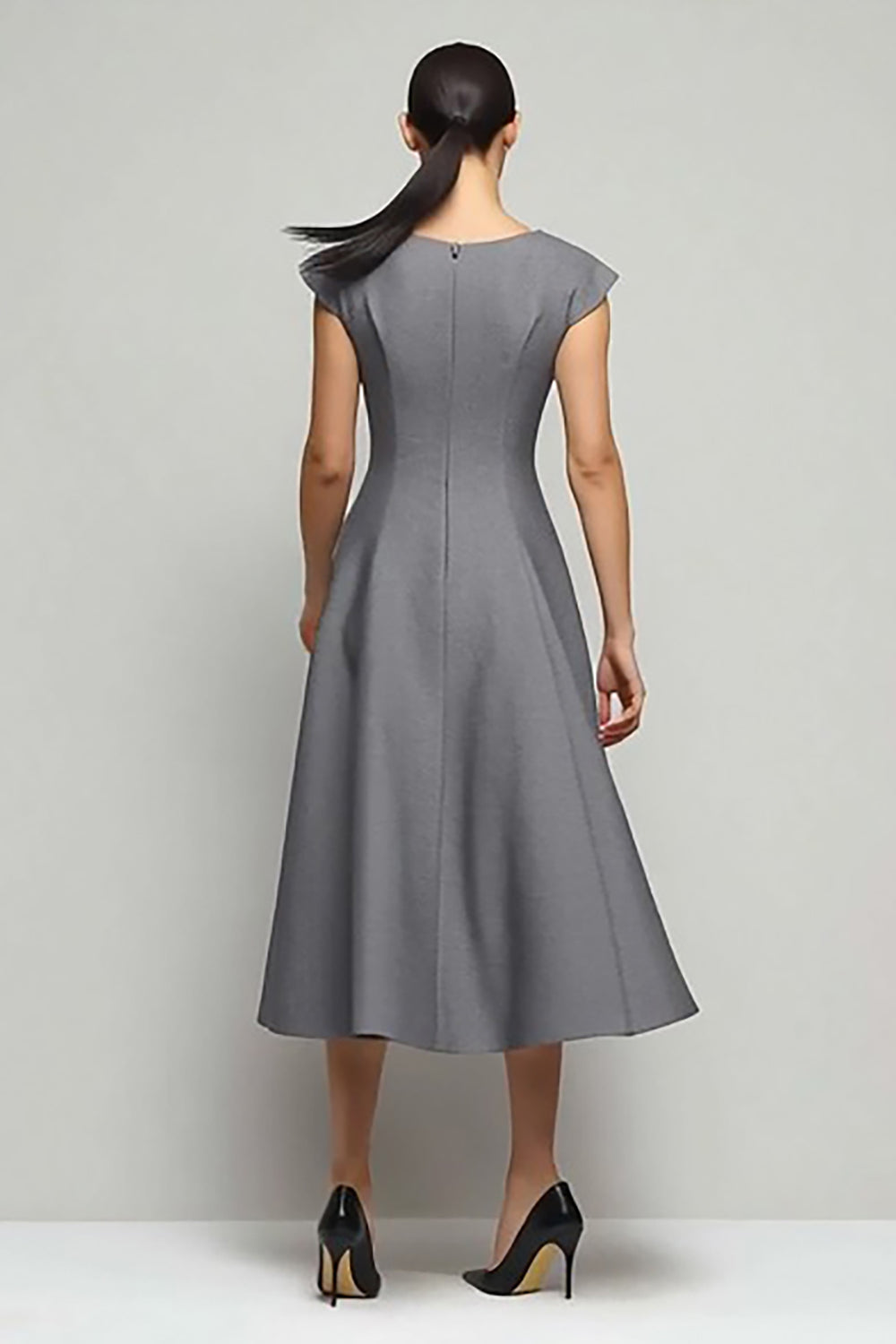 Robe de travail longue simple gris avec manches courtes et coupe évasée
