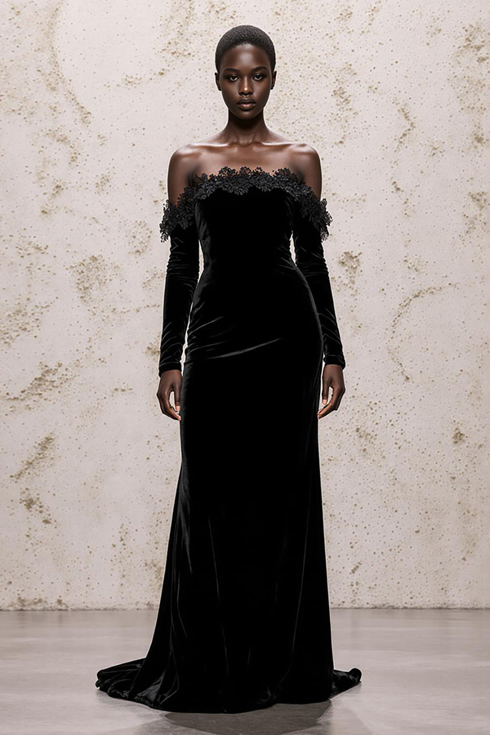 Vestido formal de terciopelo negro entallado con hombros descubiertos y mangas largas