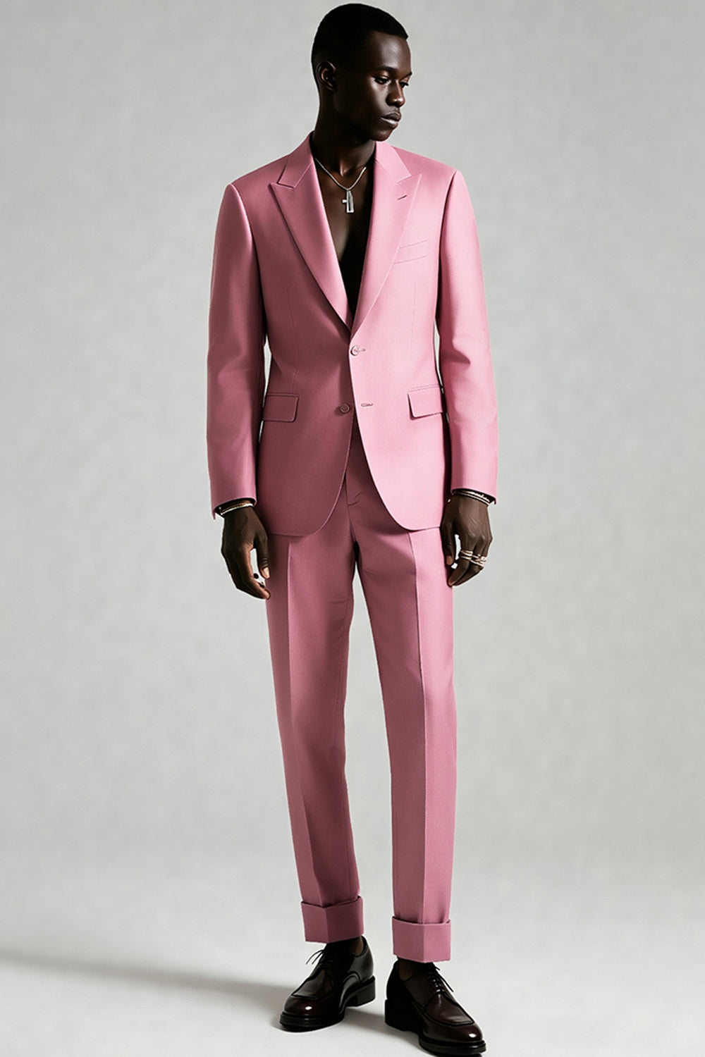 Costume de bal deux pièces gris et rose à revers en pointe pour homme