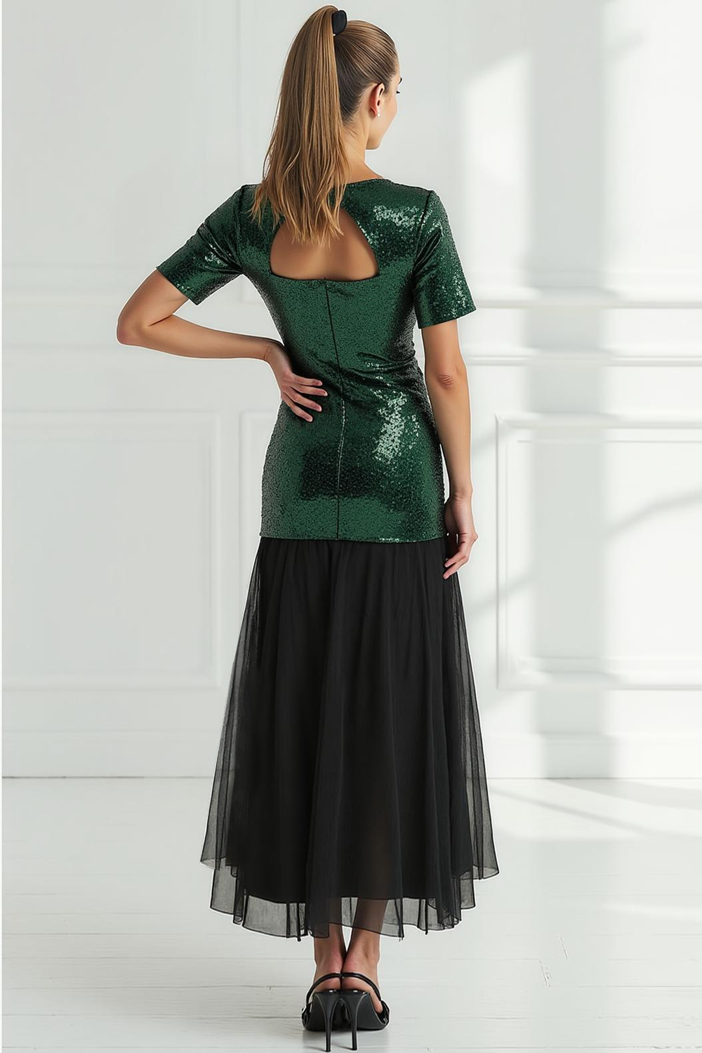 Vestido largo de fiesta verde oscuro brillante de tul con escote en V y lentejuelas