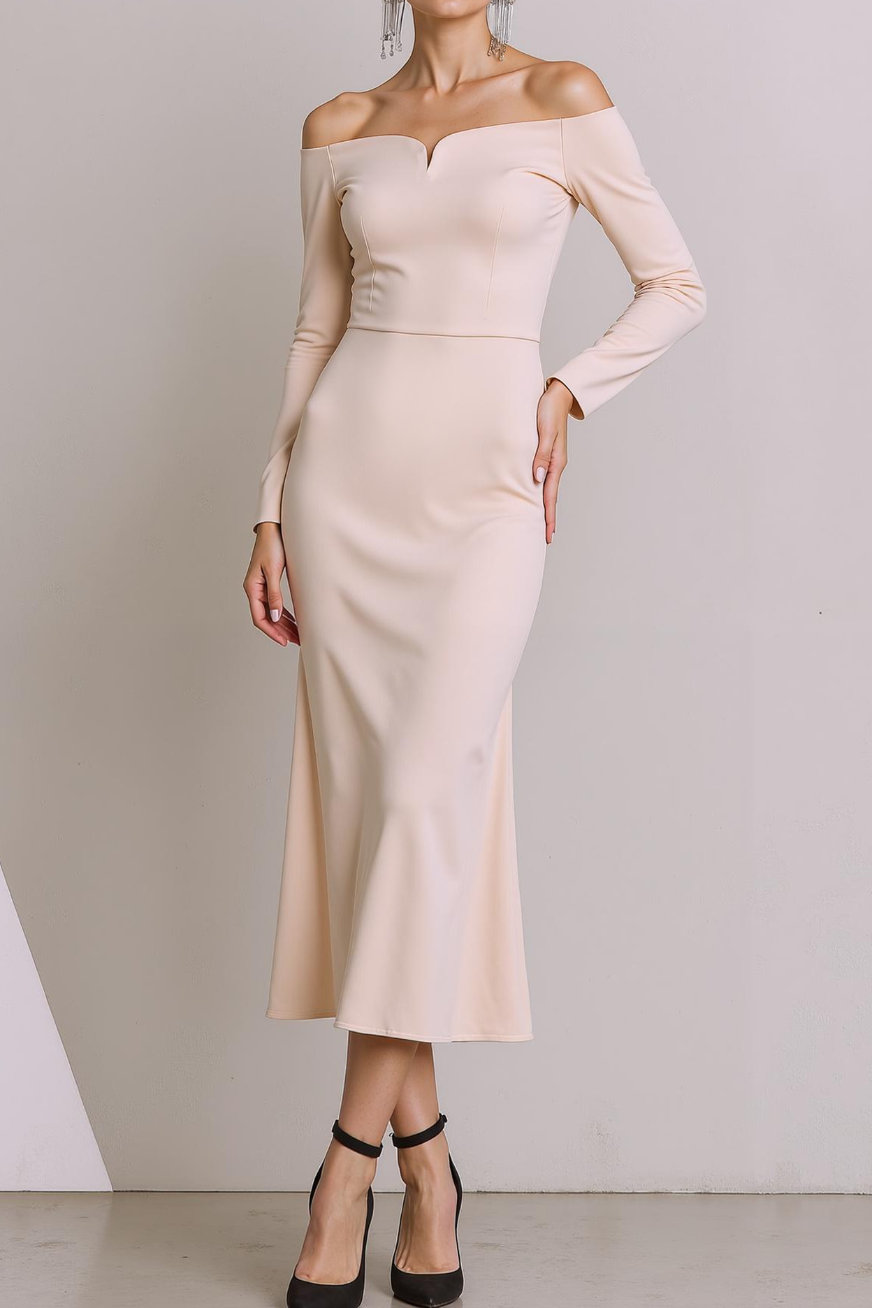 Robe fourreau noire de soirée à épaules dénudées