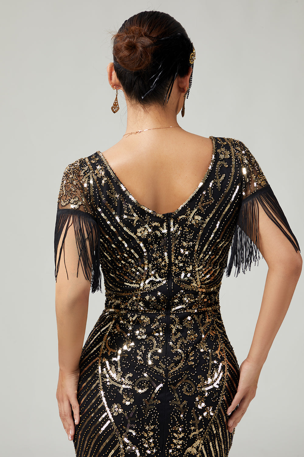 Black Golden V-Neck 1920s Dress With Sequins and Fringes