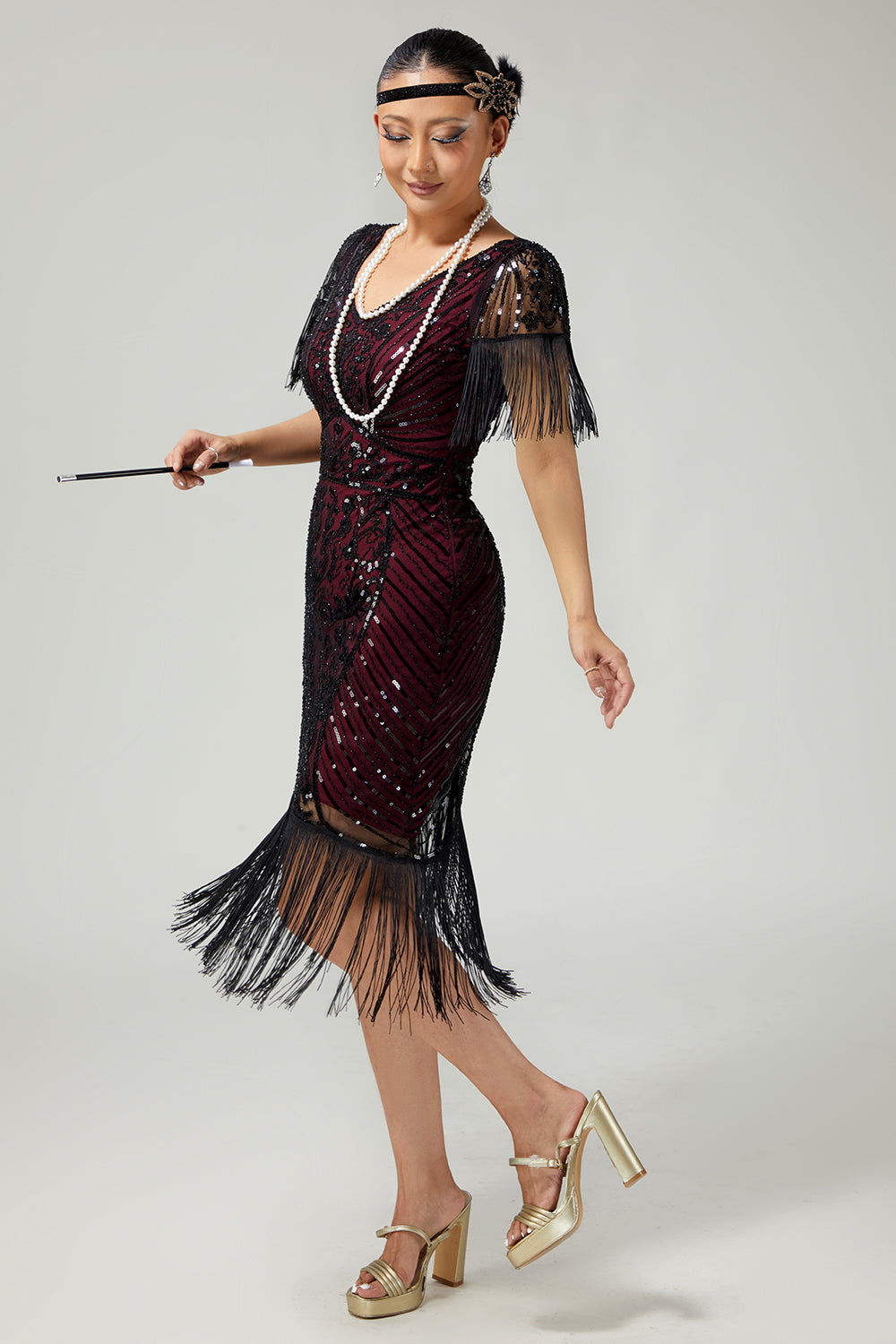 Black Golden V-Neck 1920s Dress With Sequins and Fringes