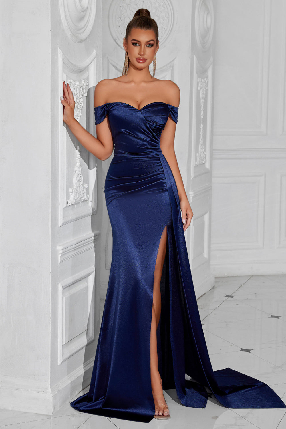 Robe de bal sirène vert foncé froncée à épaules dénudées et fente