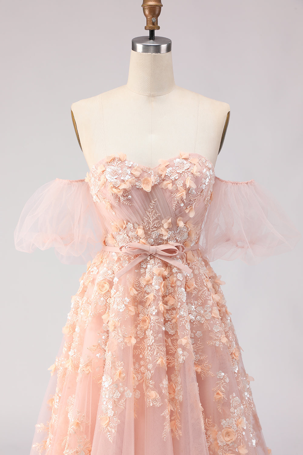 Robe de bal longue en tulle violet, épaules dénudées, perles, coupe trapèze, avec manches amovibles