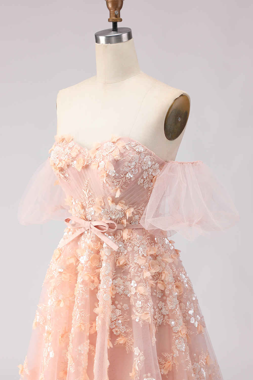 Robe de bal longue en tulle violet, épaules dénudées, perles, coupe trapèze, avec manches amovibles
