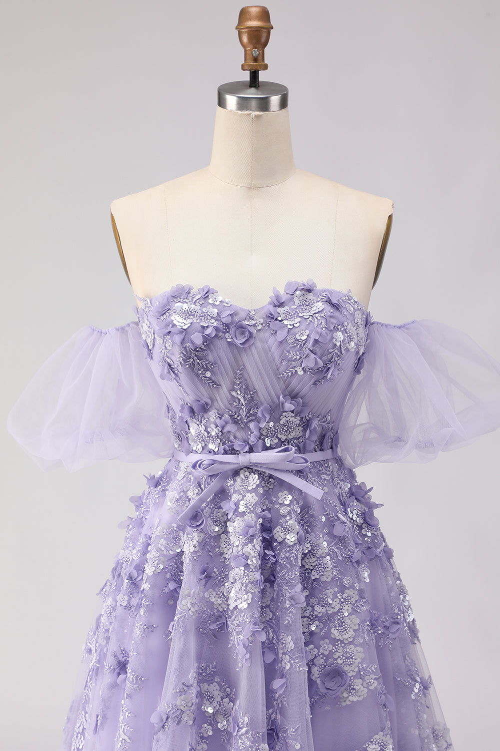 Robe de bal longue en tulle violet, épaules dénudées, perles, coupe trapèze, avec manches amovibles