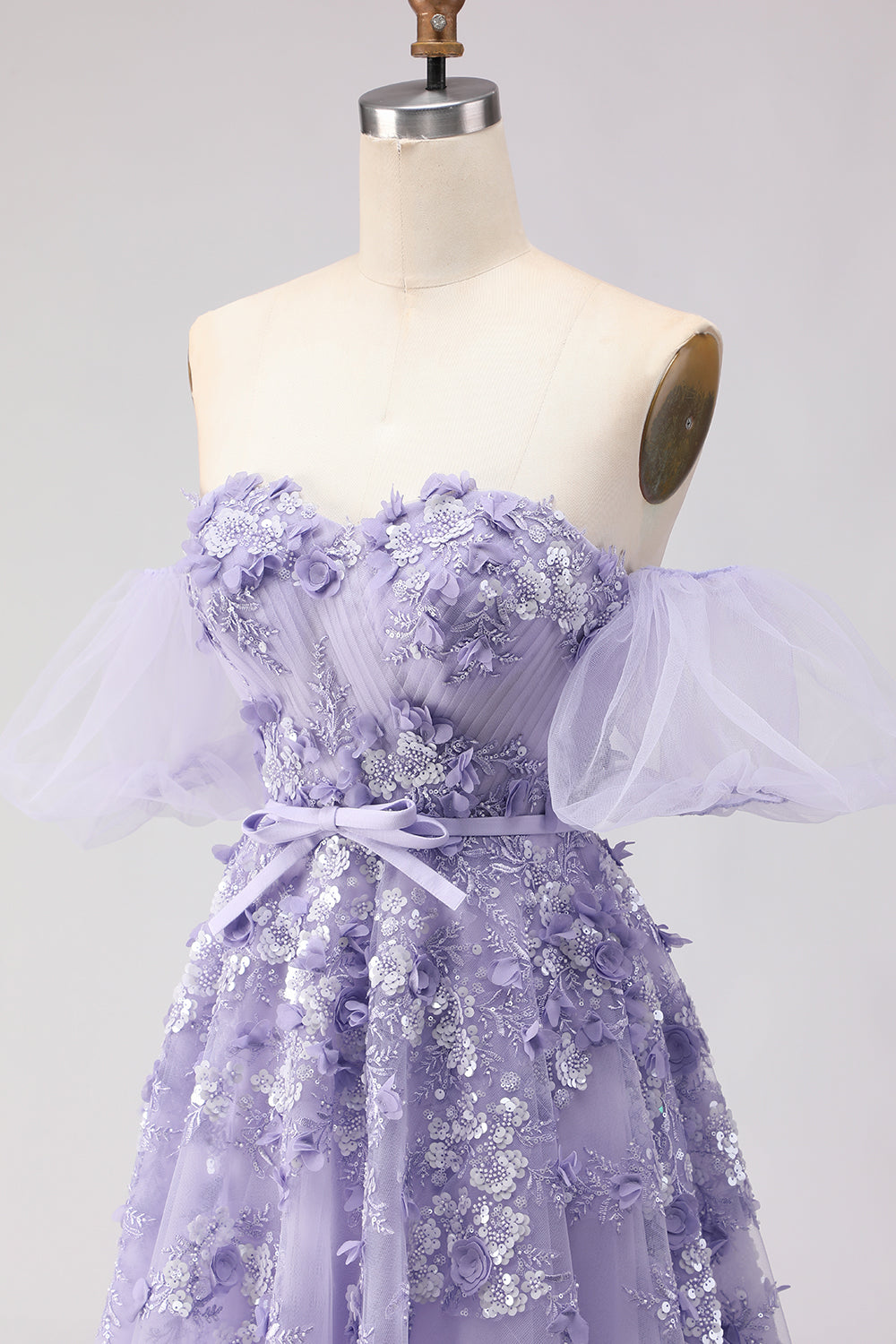 Robe de bal longue en tulle violet, épaules dénudées, perles, coupe trapèze, avec manches amovibles