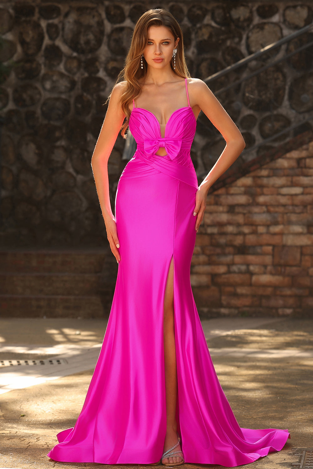 Robe de bal longue en satin plissée à nœud et à fente, coupe sirène ajourée, couleur fuchsia
