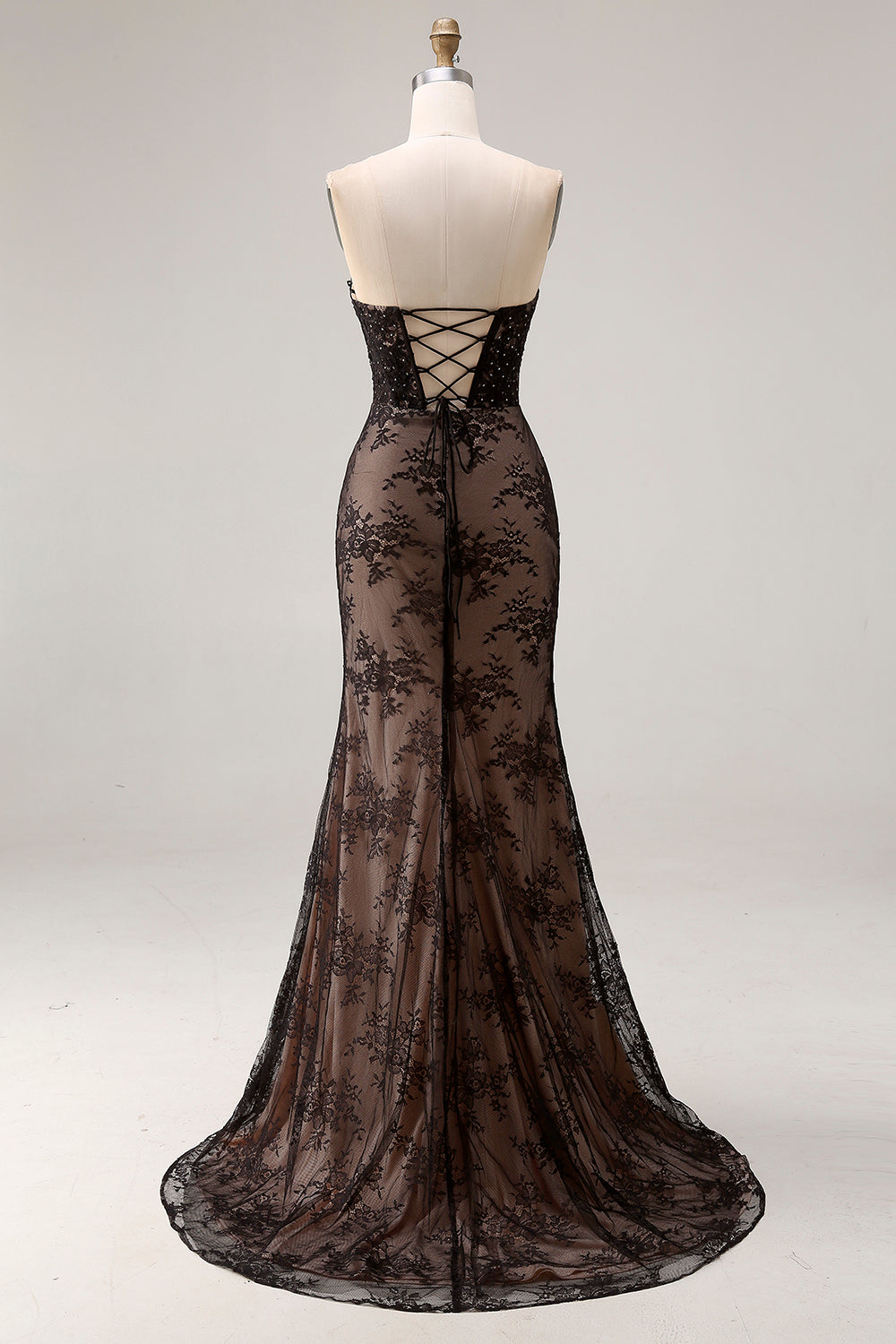 Robe de bal longue sirène sans bretelles en dentelle noire perlée avec fente