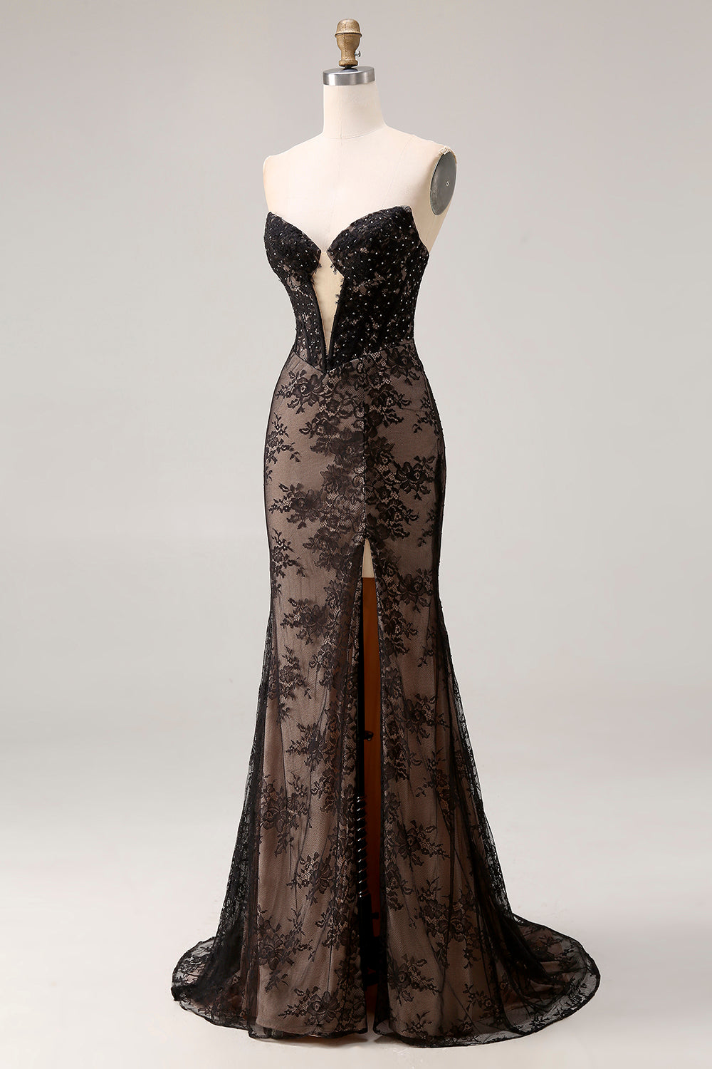 Robe de bal longue sirène sans bretelles en dentelle noire perlée avec fente
