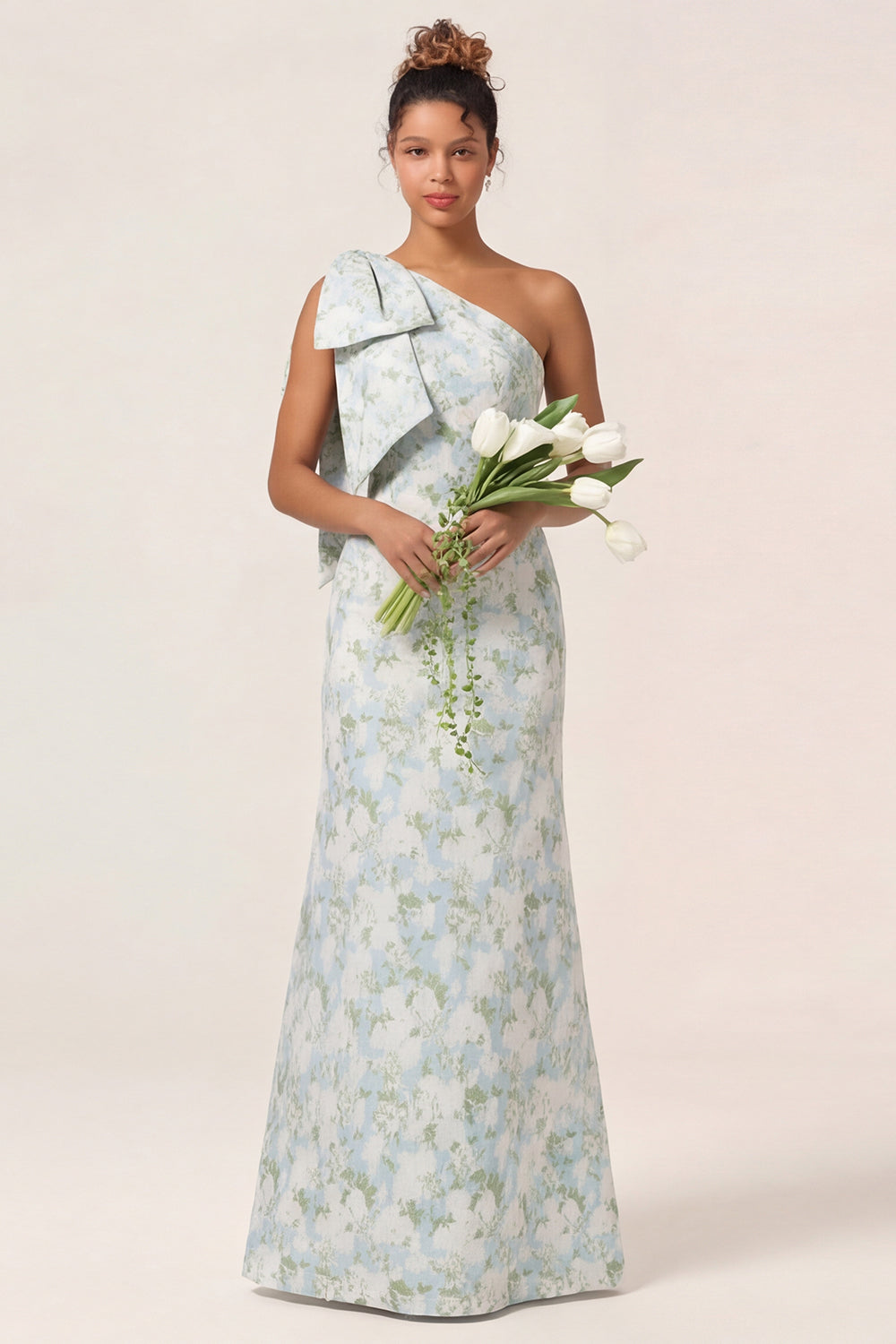 Robe longue de demoiselle d'honneur asymétrique à imprimé sirène à fleur bleue et blanche avec nœud