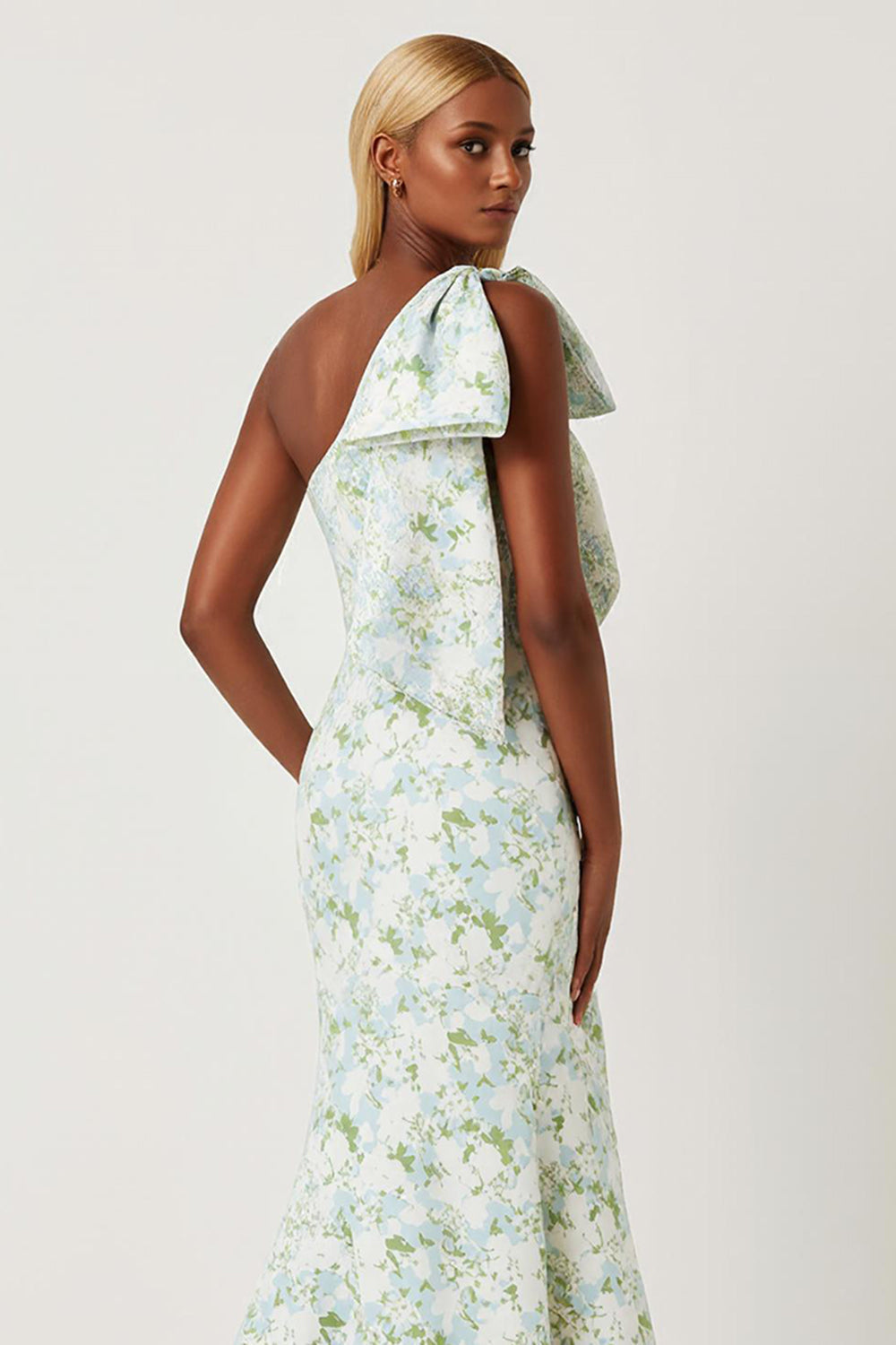 Robe longue de demoiselle d'honneur asymétrique à imprimé sirène à fleur bleue et blanche avec nœud