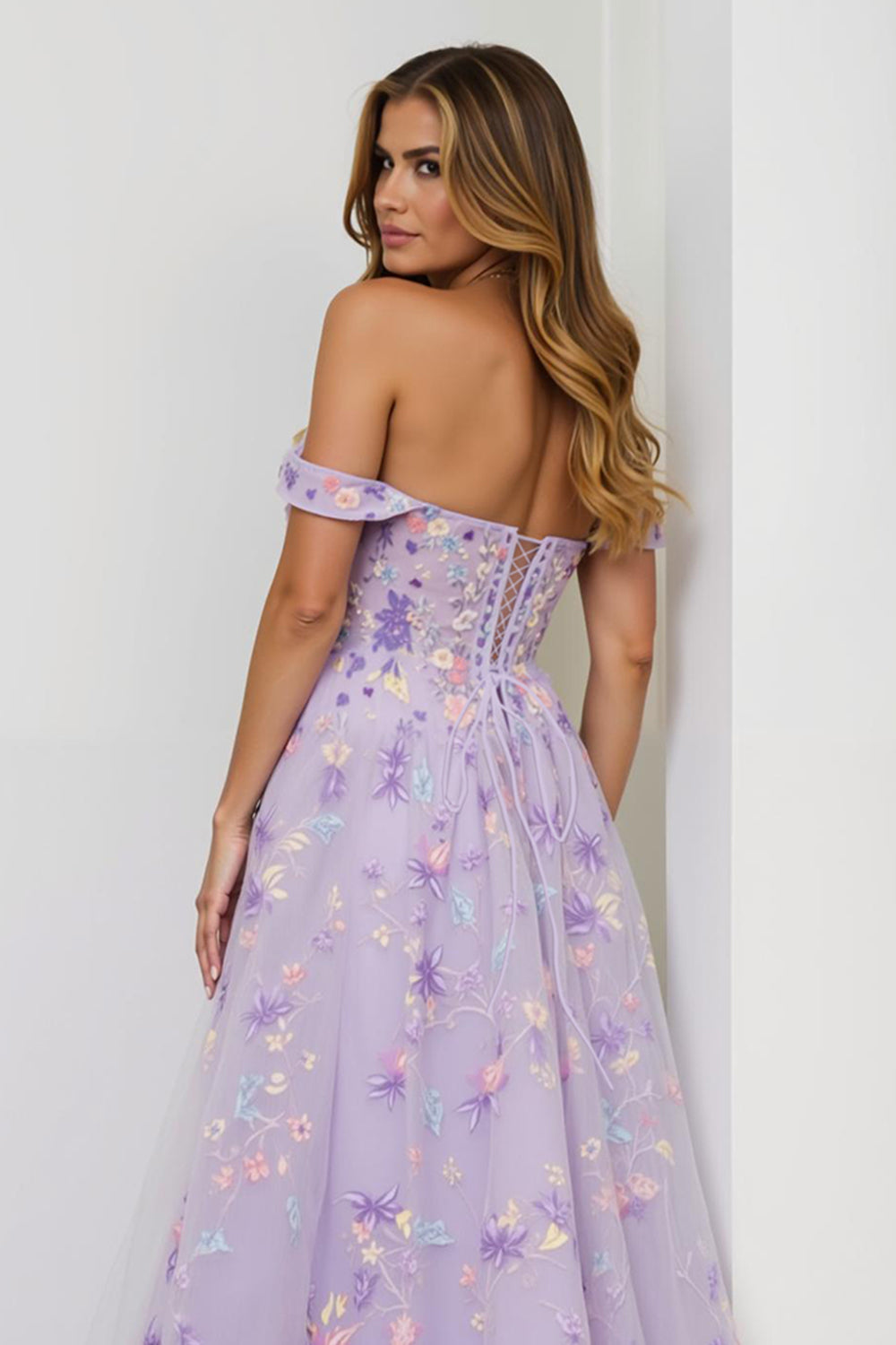 Robe de bal longue en ligne A lilas avec broderie, épaules dénudées et fente