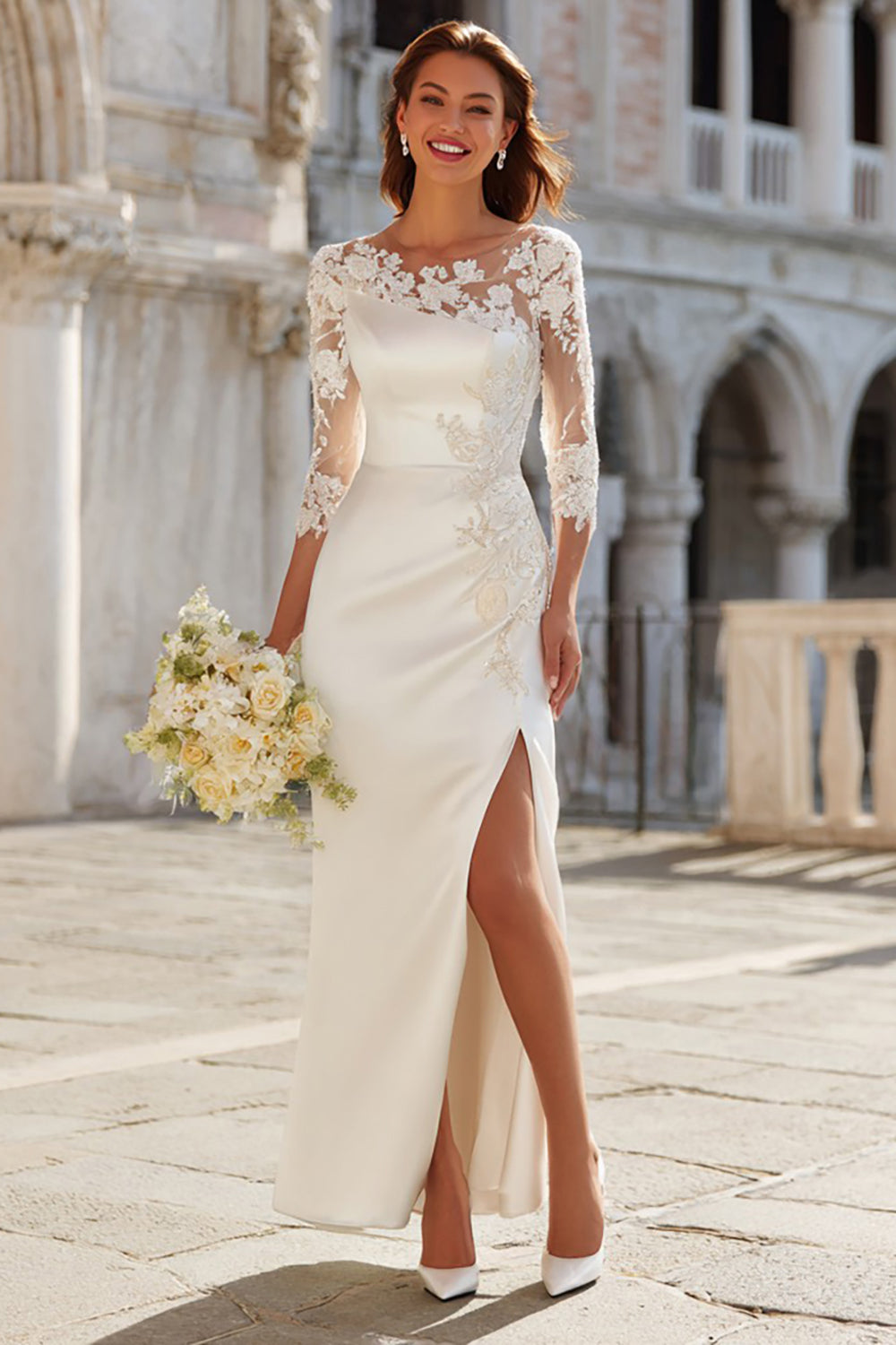 Robe de fiançailles sirène en satin ivoire avec manches 3/4 et fente
