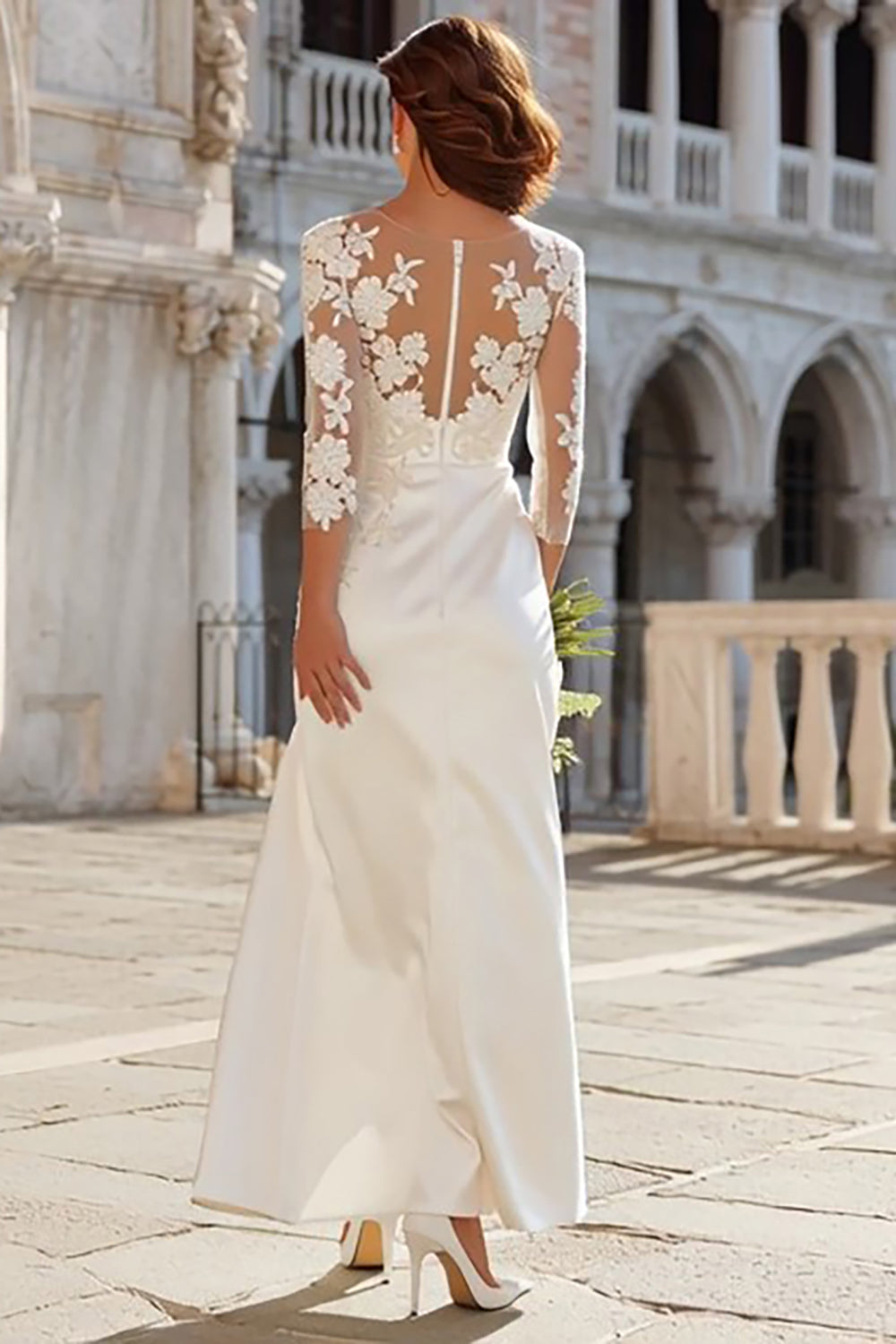Robe de fiançailles sirène en satin ivoire avec manches 3/4 et fente