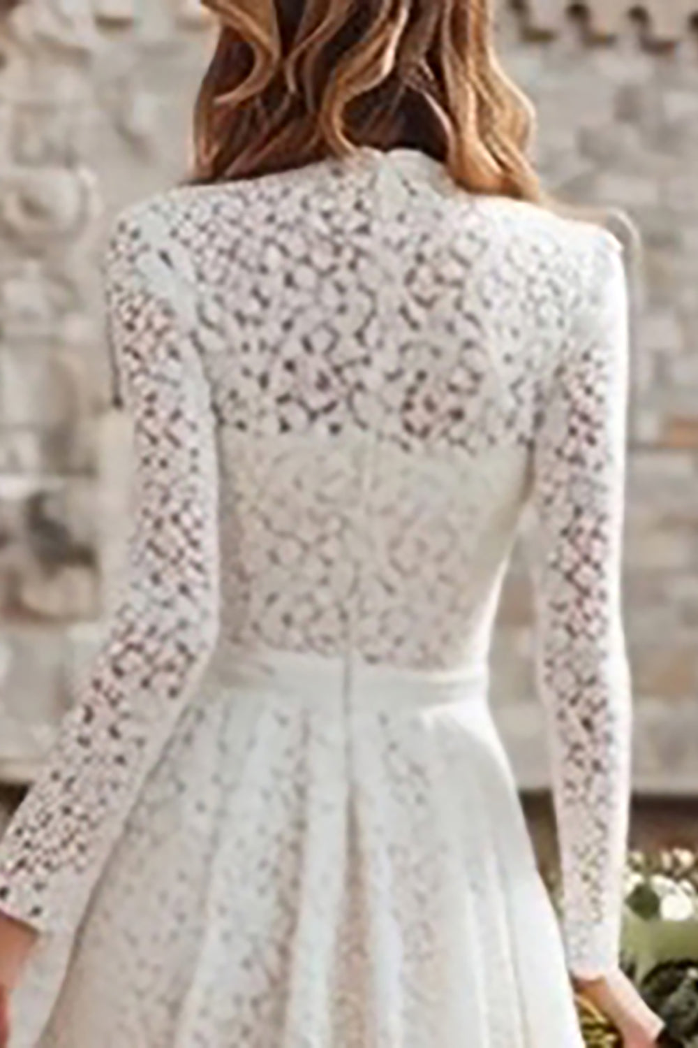 Robe de répétition ivoire en dentelle coupe trapèze col montant