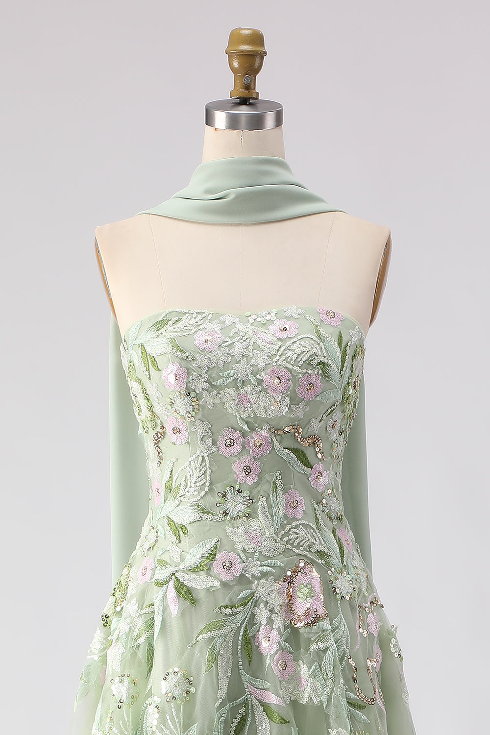 Robe de bal longue sans bretelles en ligne A couleur sauge poussiéreuse avec paillettes brodées et fente