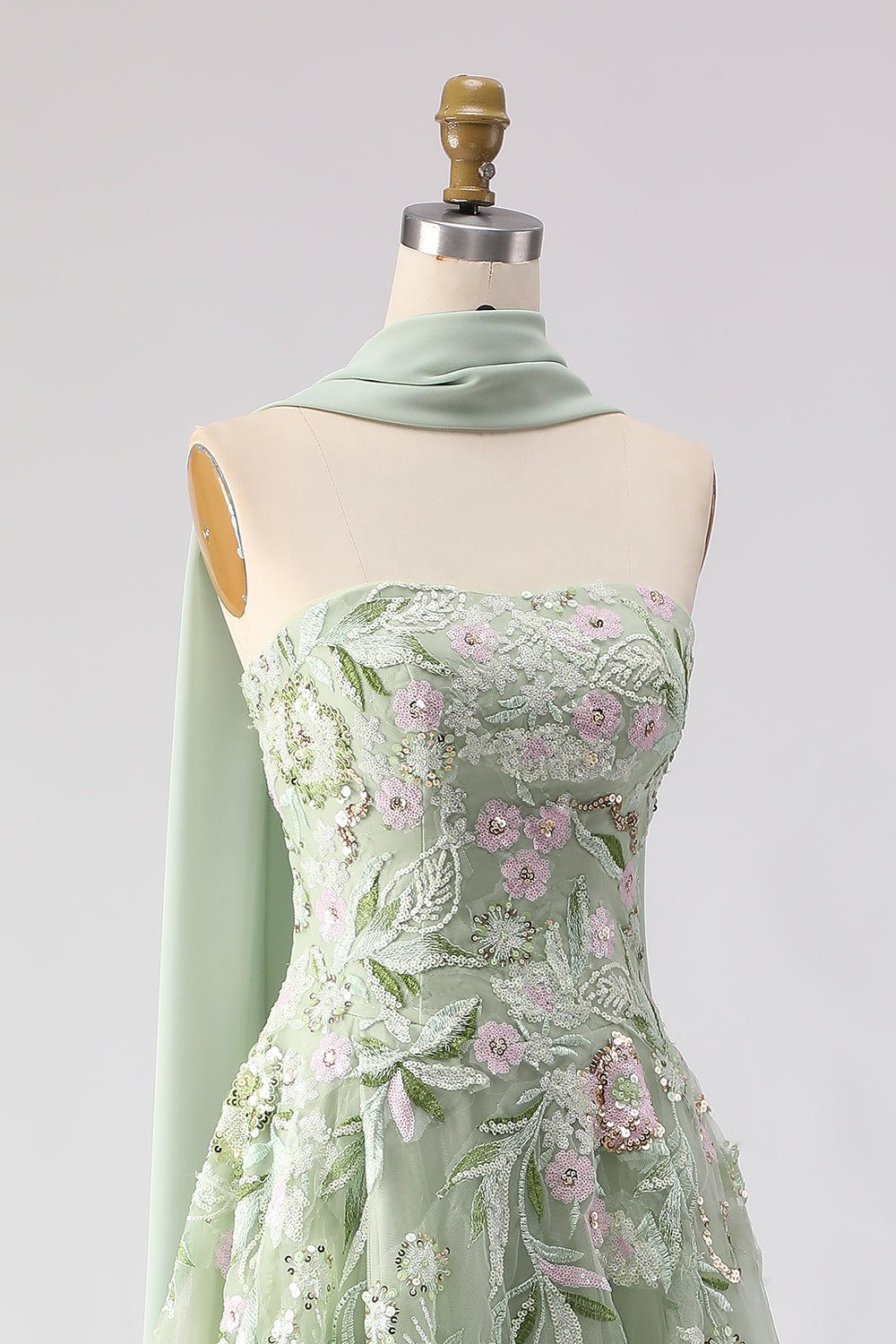 Robe de bal longue sans bretelles en ligne A couleur sauge poussiéreuse avec paillettes brodées et fente