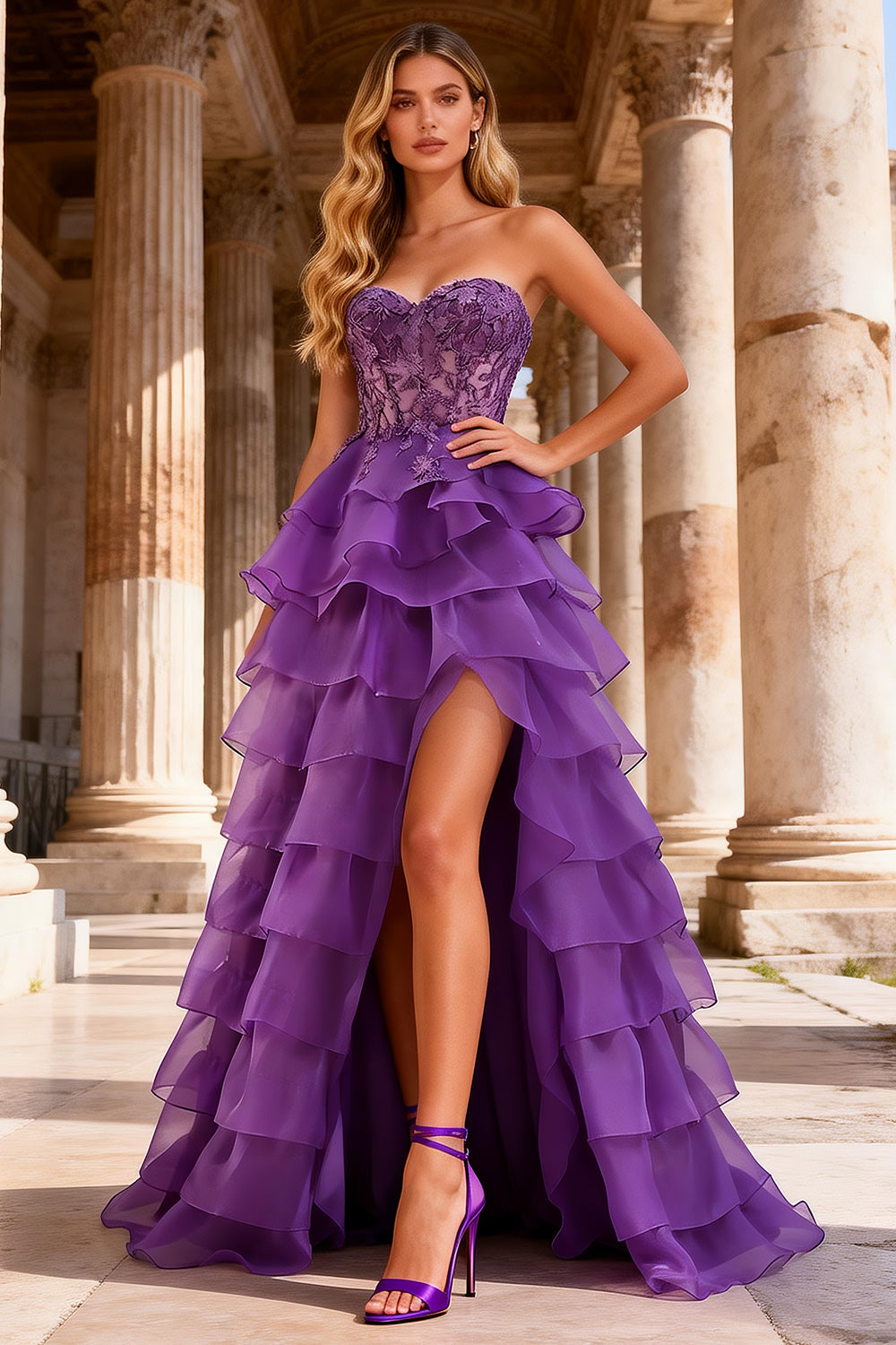 Robe de soirée longue violette trapèze cœur bustier transparent à volants avec fente