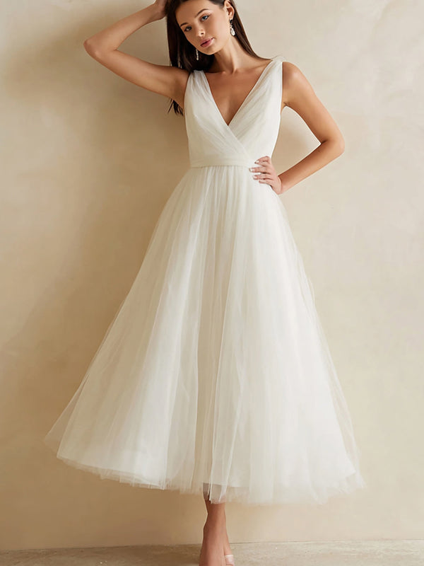 Robe de mariée mi-longue en tulle blanc col V coupe trapèze