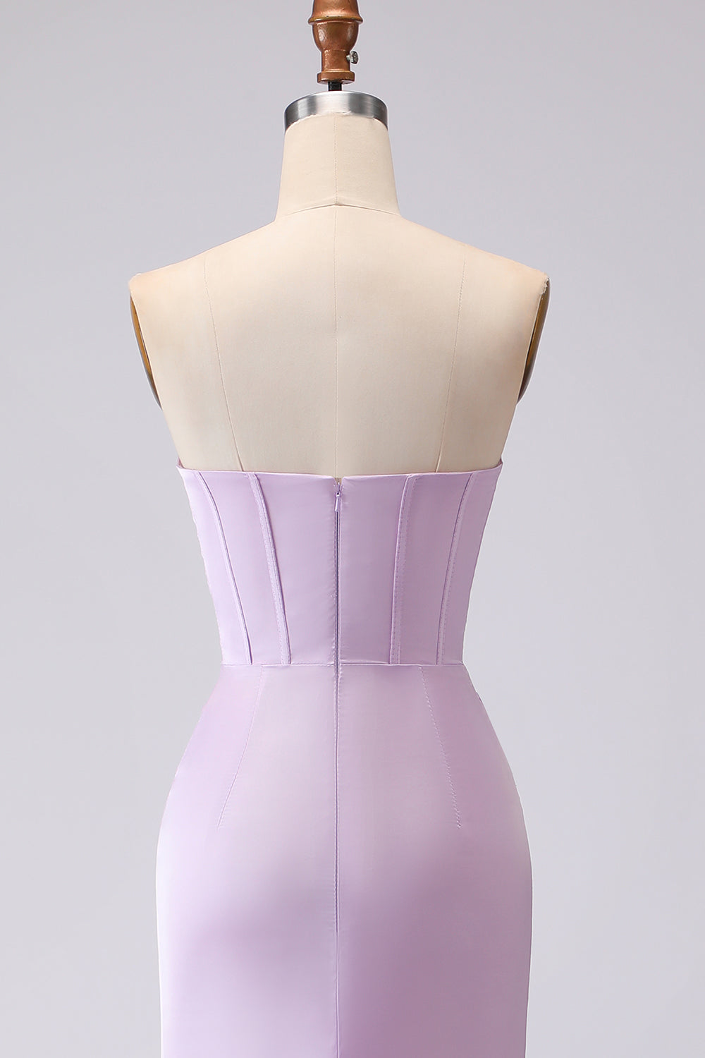 Robe demoiselle d'honneur longue sirène en satin froissé lilas sans bretelles avec corset simple